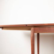 Table de repas Danoise carrée et extensible, teck, modèle 592, Arne Vodder.