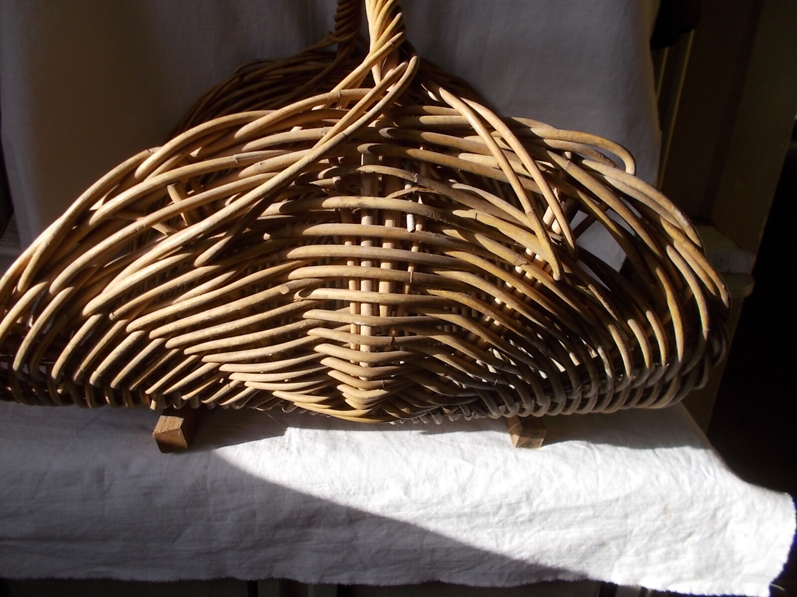 Wicker log basket