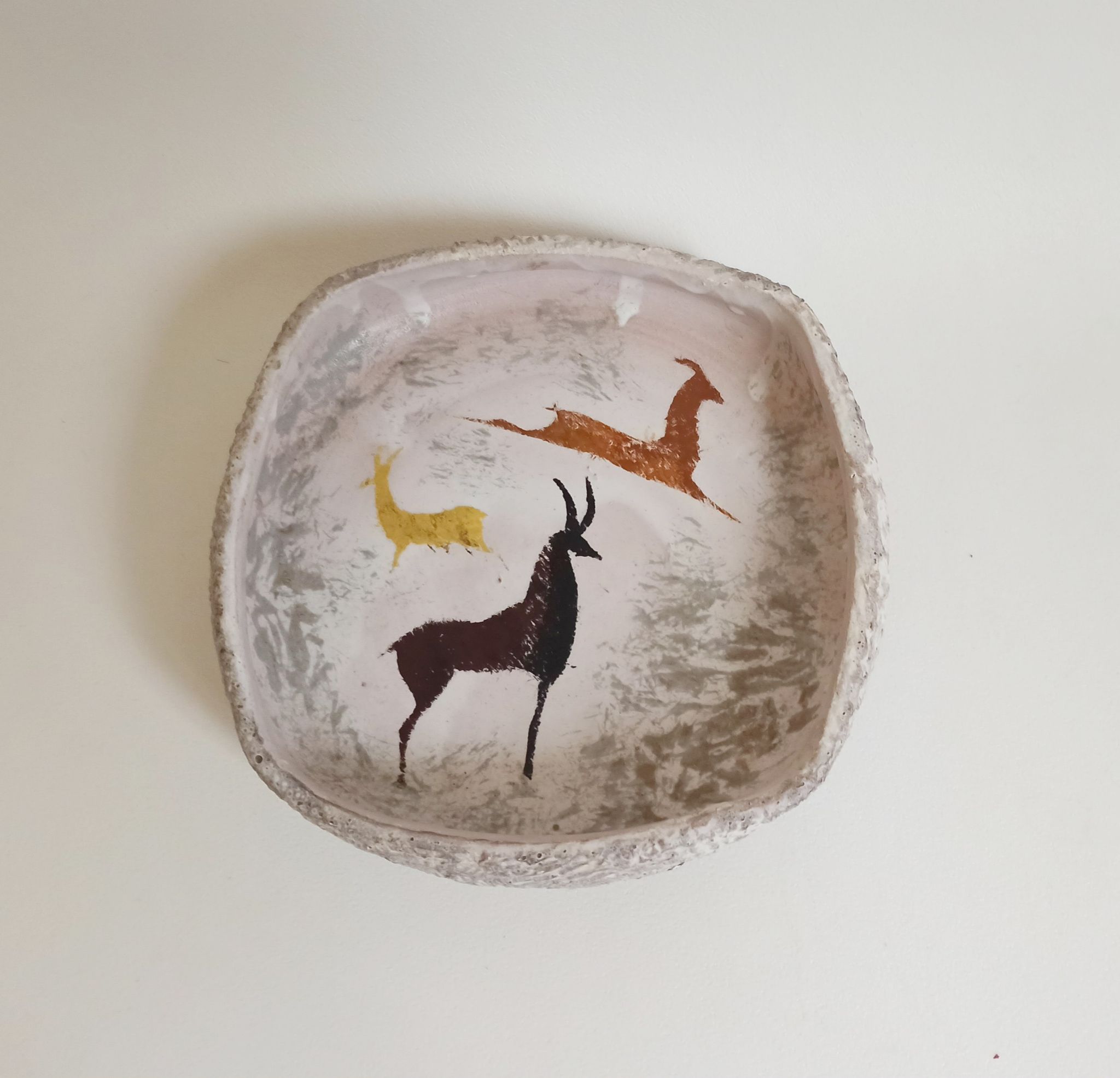 Vide poche en céramique motifs rupestres années 60