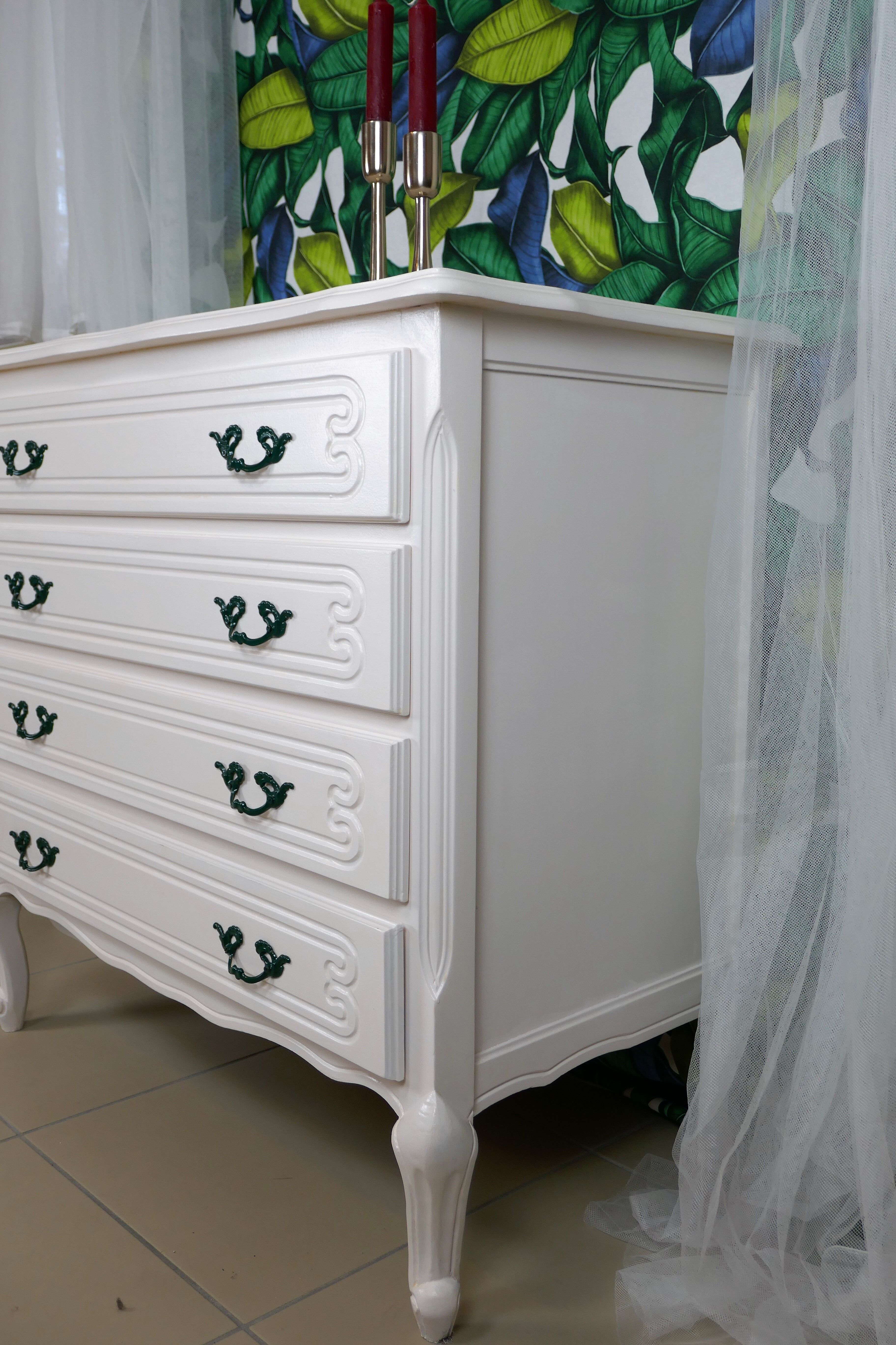 Chest of drawers