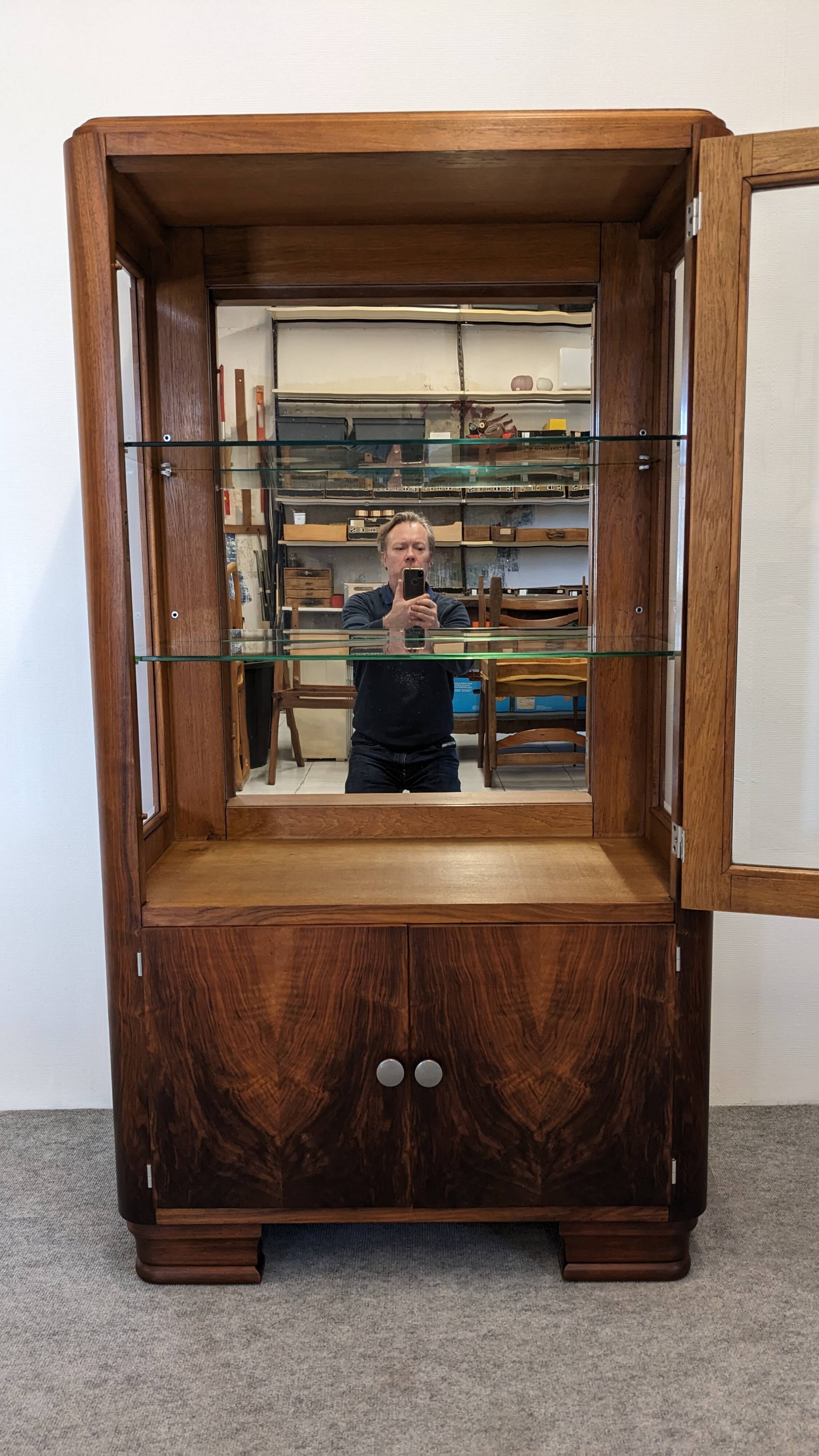 Art Deco walnut burl display cabinet, France circa 1930.
