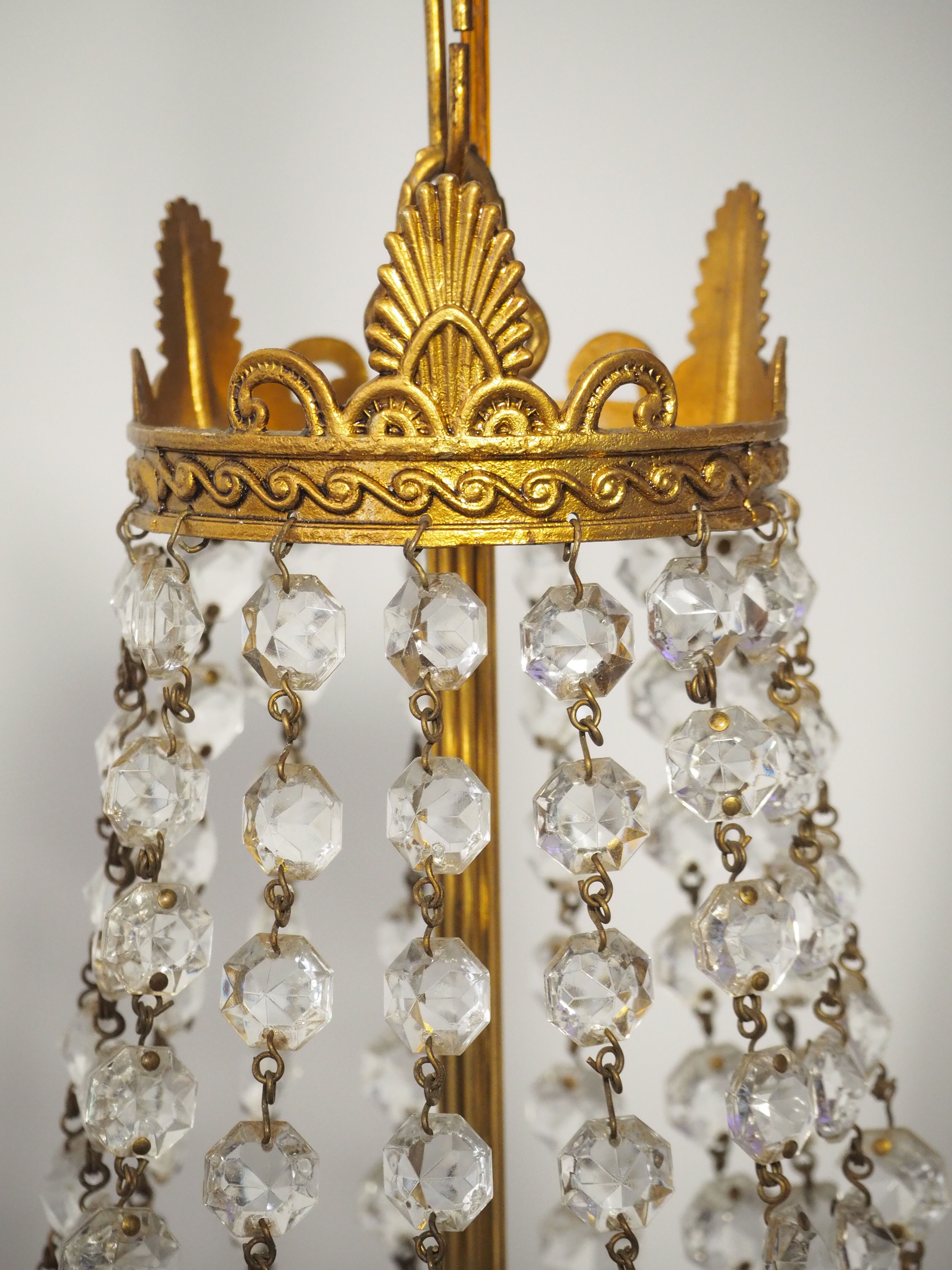 Balloon chandelier with glasses and bronze pampilles