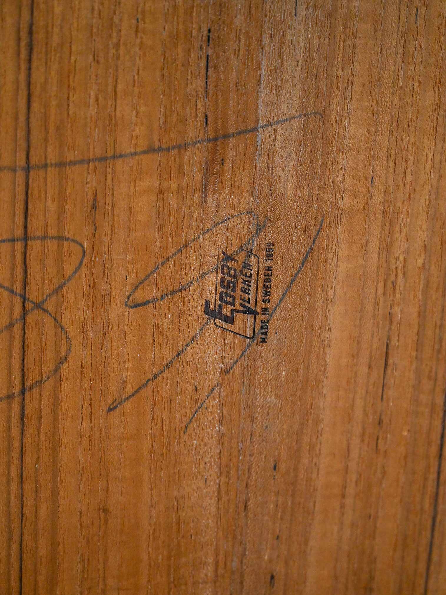 Vintage dining table with wings