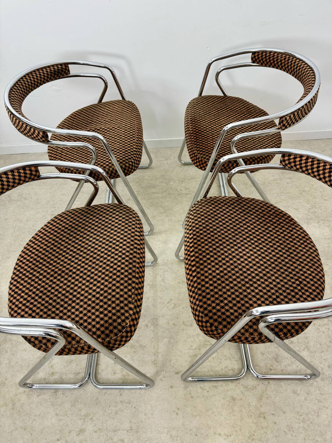 Set of 4 chrome tubular chairs Italian design from the 70s vintage fabric and metal