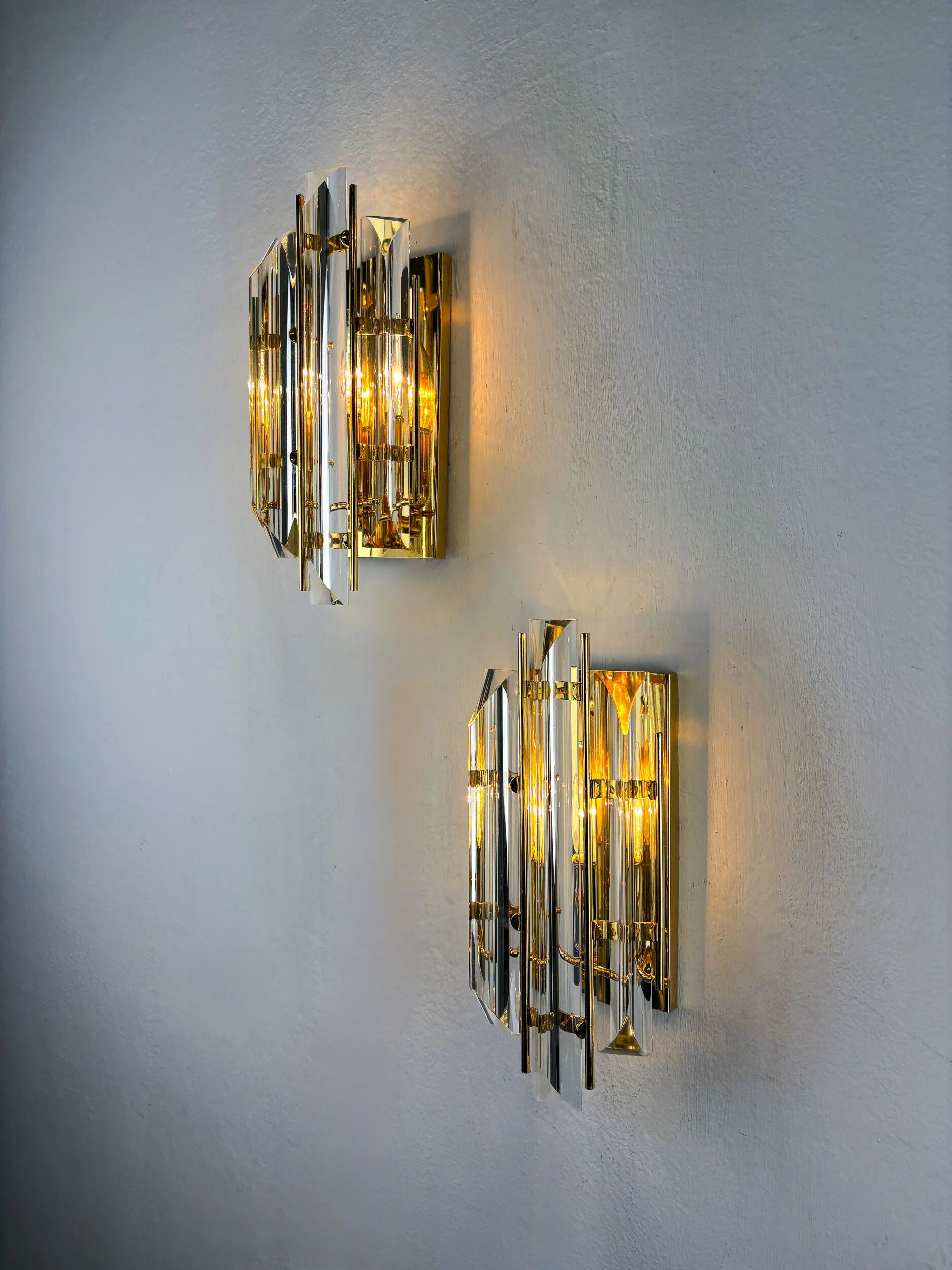 Pair of Venini wall lights, Murano cut glass, 1970s, Italy