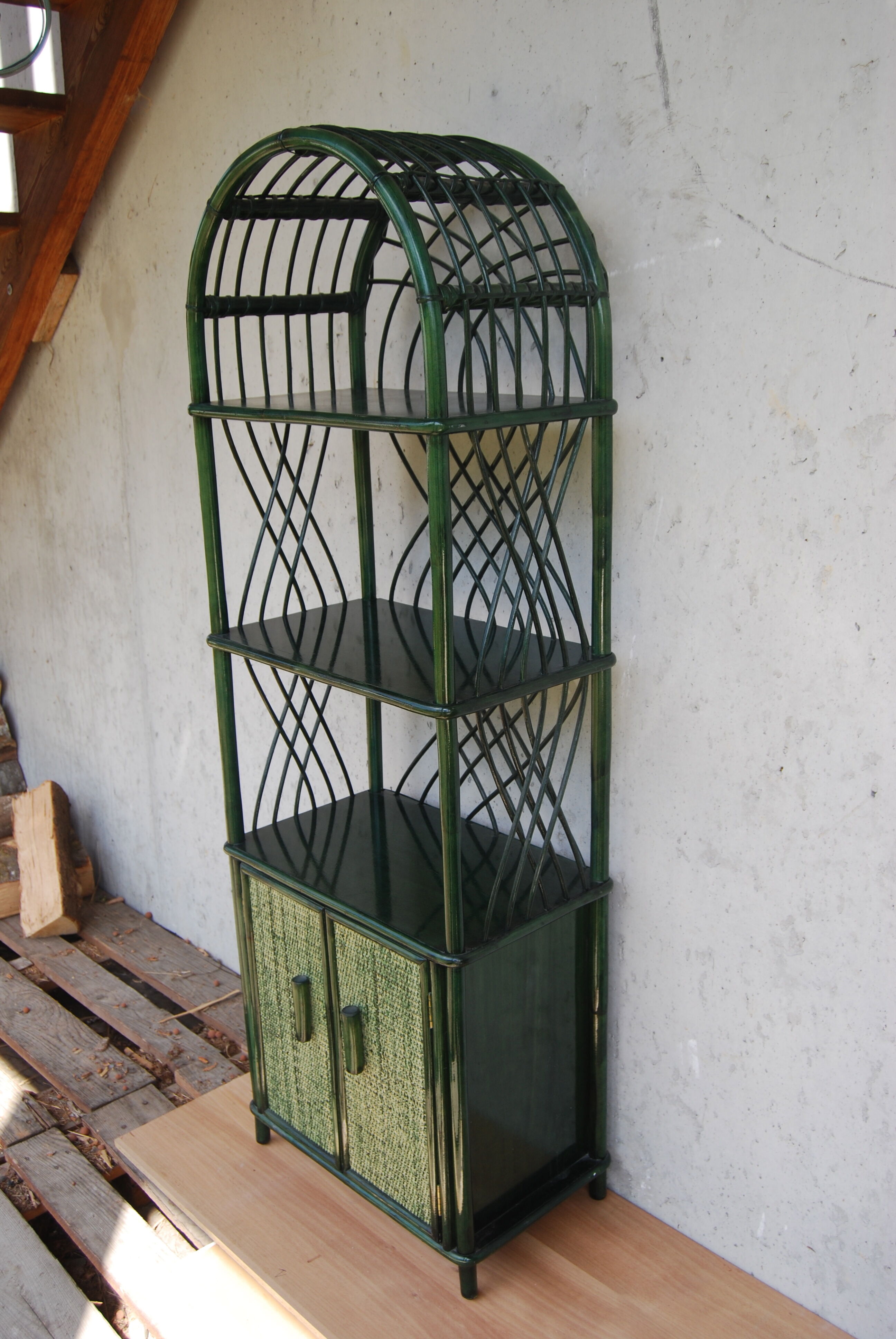 Bibliothèque étagère en bambou et rotin laqué vert