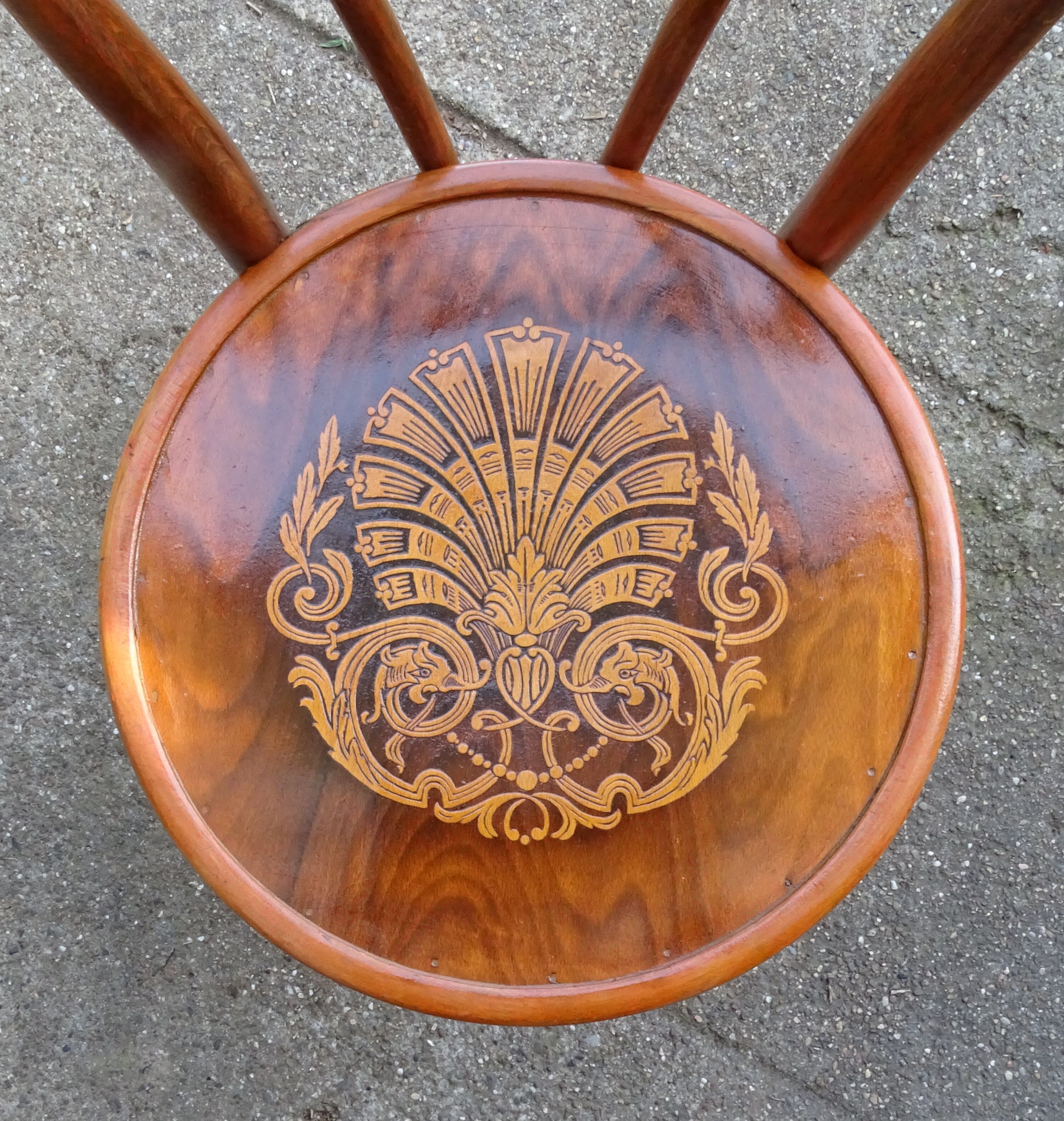 Thonet bistro chair N°18 art nouveau wood seat, production 1925