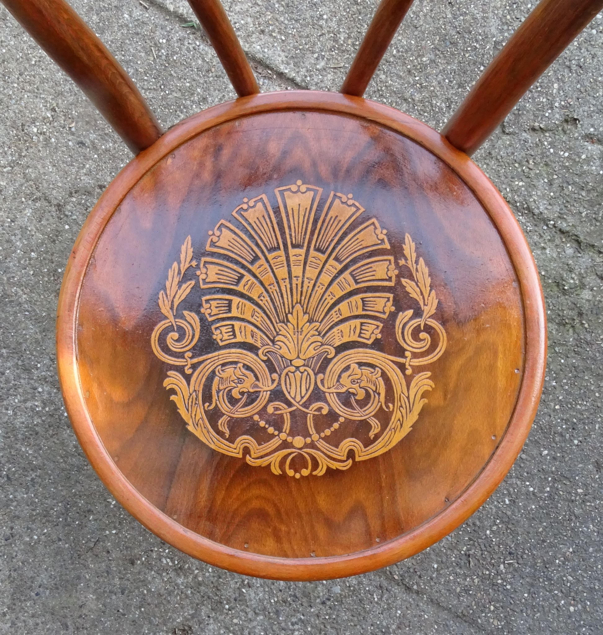 Thonet bistro chair N°18 art nouveau wood seat, production 1925