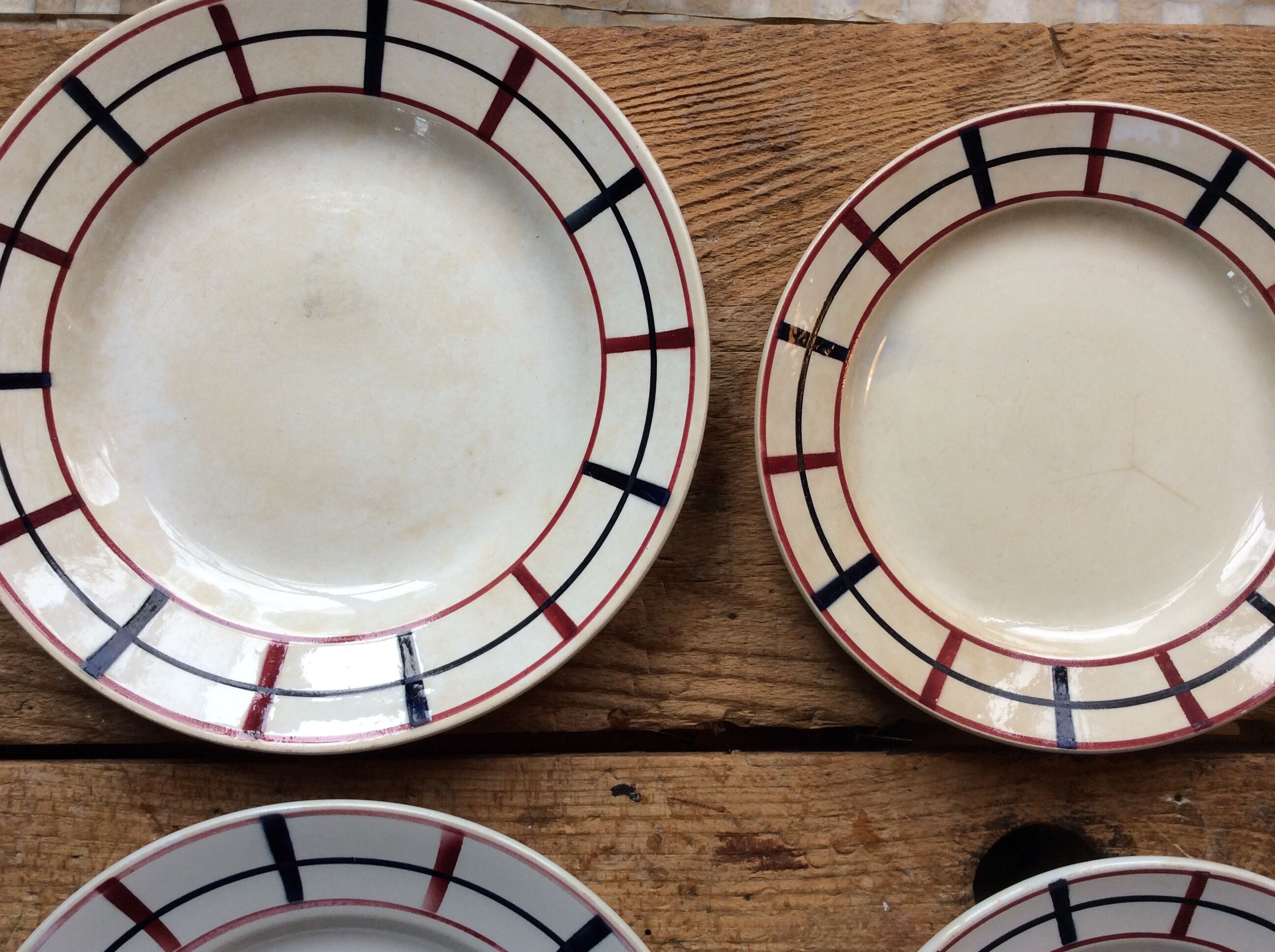 2 large and 2 small plates model basque Lou