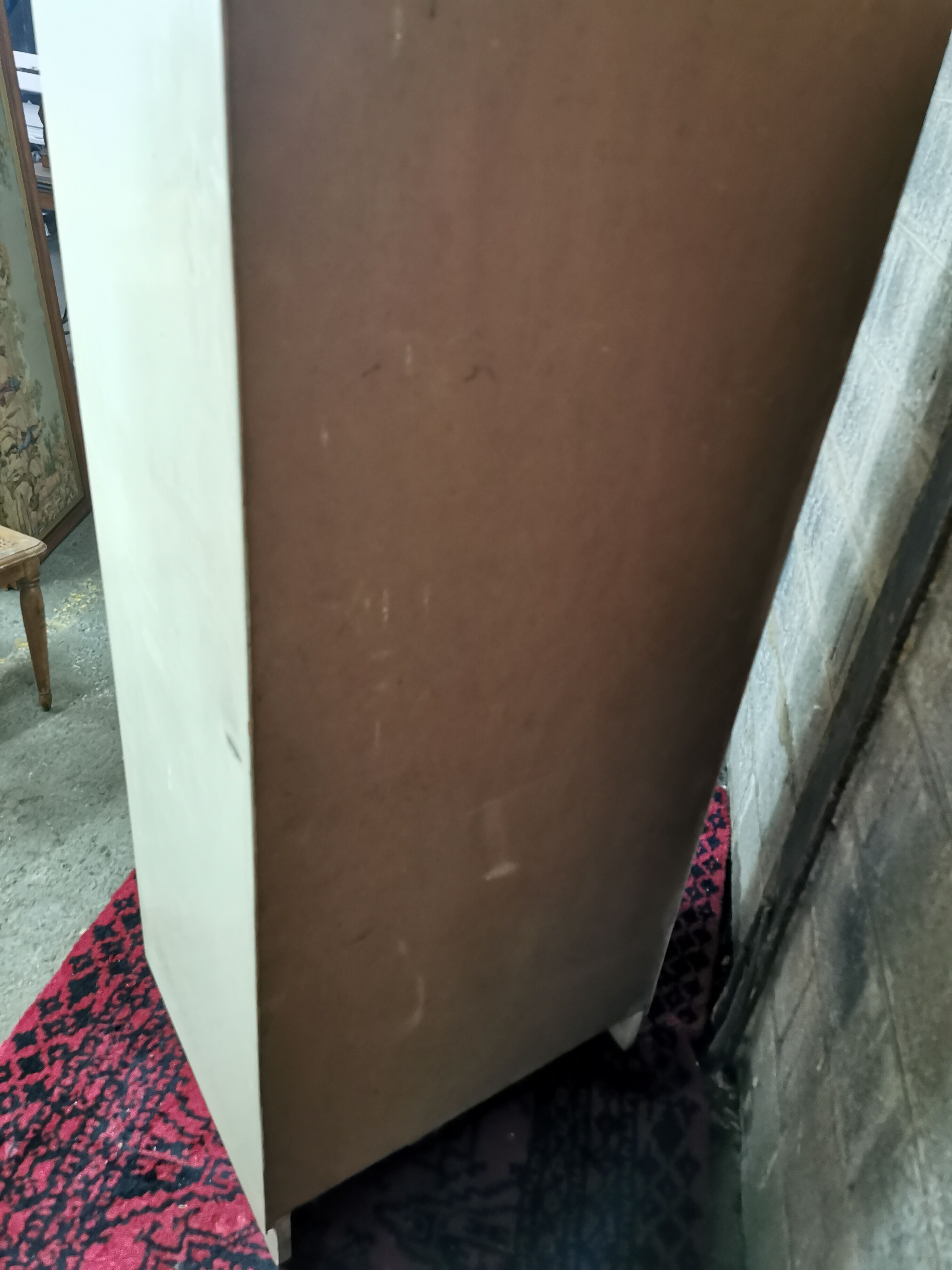 Wardrobe a vintage off-white door