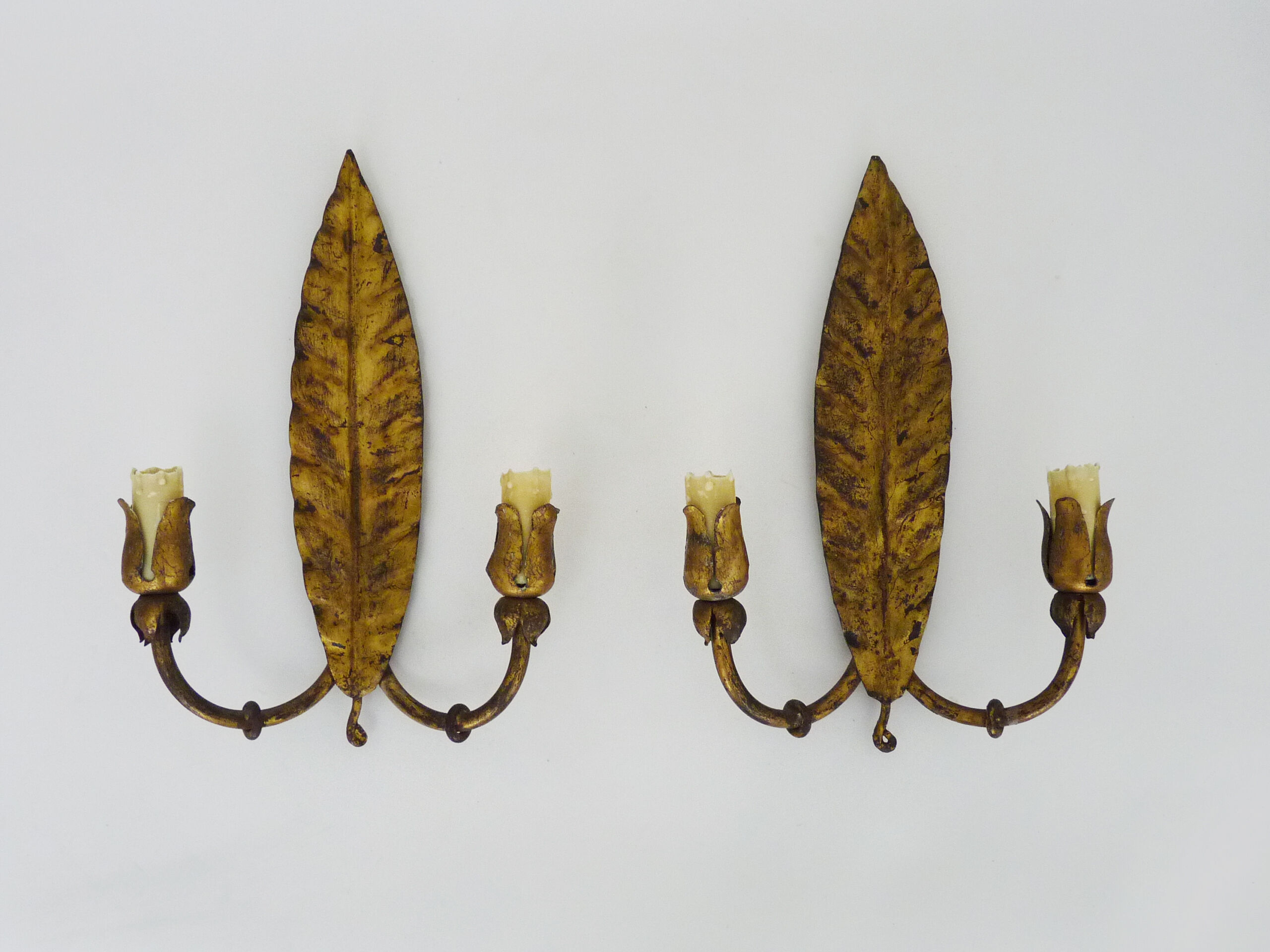 Paire d'appliques murales feuillage en métal doré