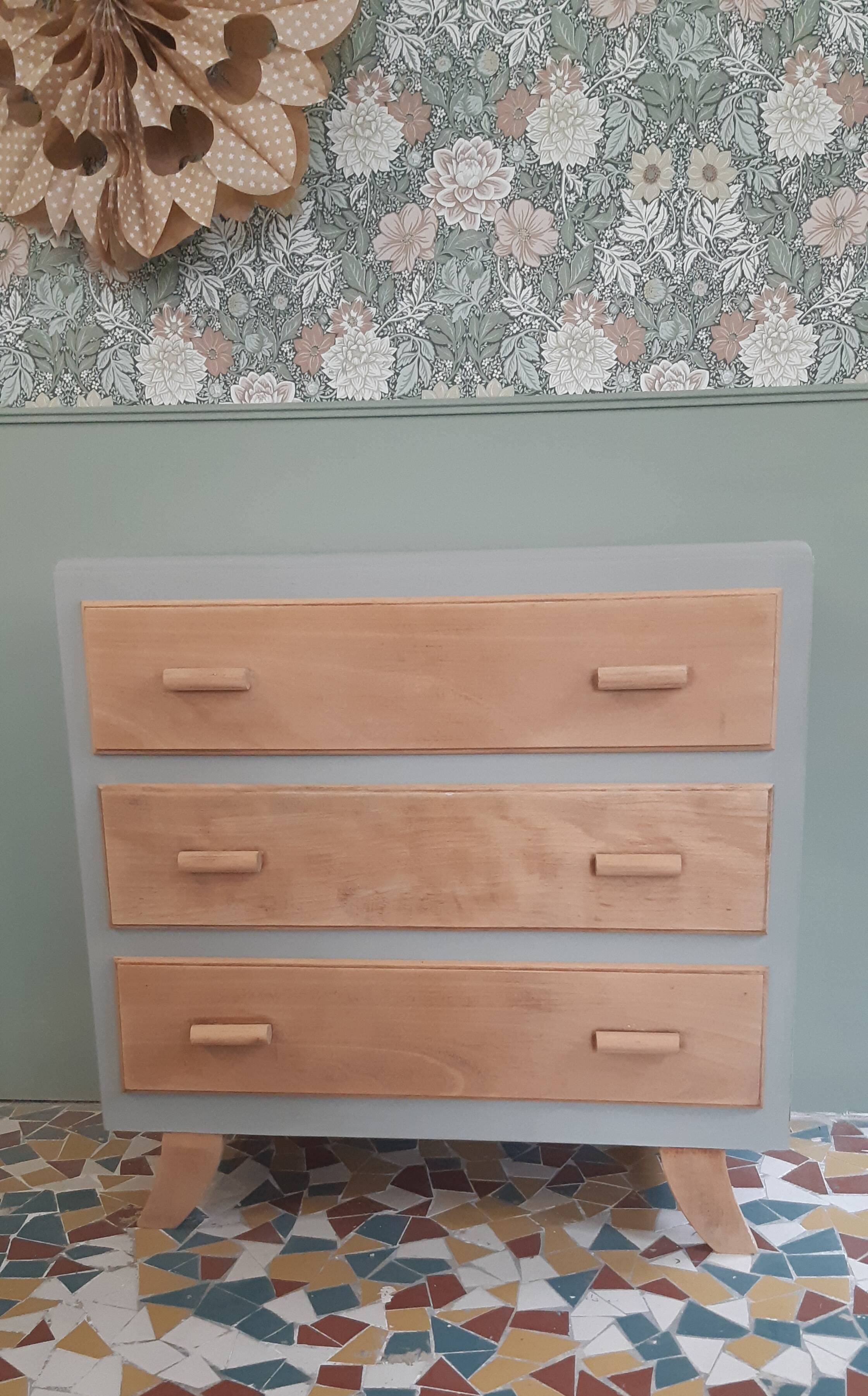 Vintage dresser revisited in grey and wood