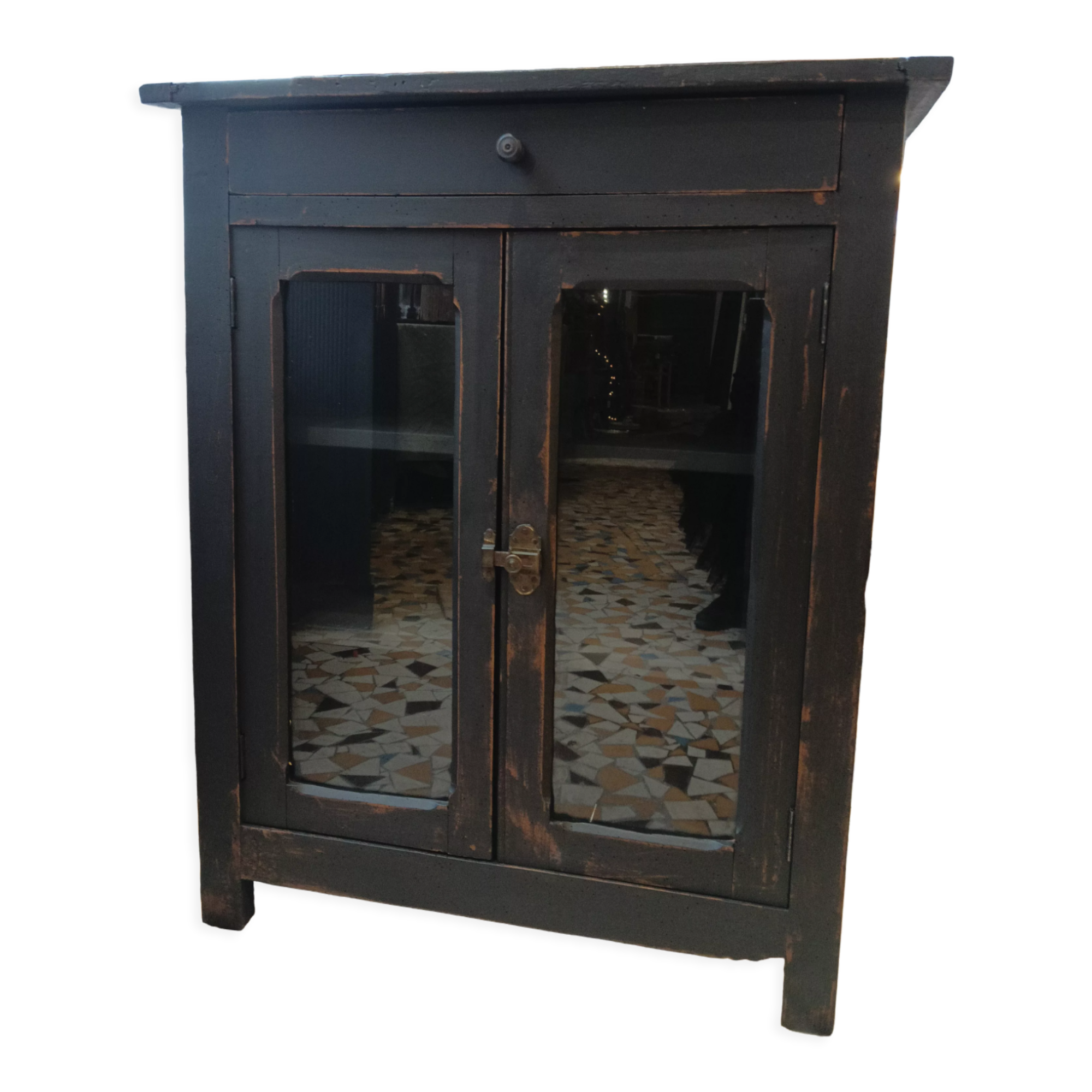 Parisian buffet revisited in black