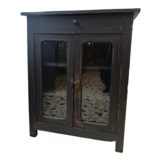 Parisian buffet revisited in black