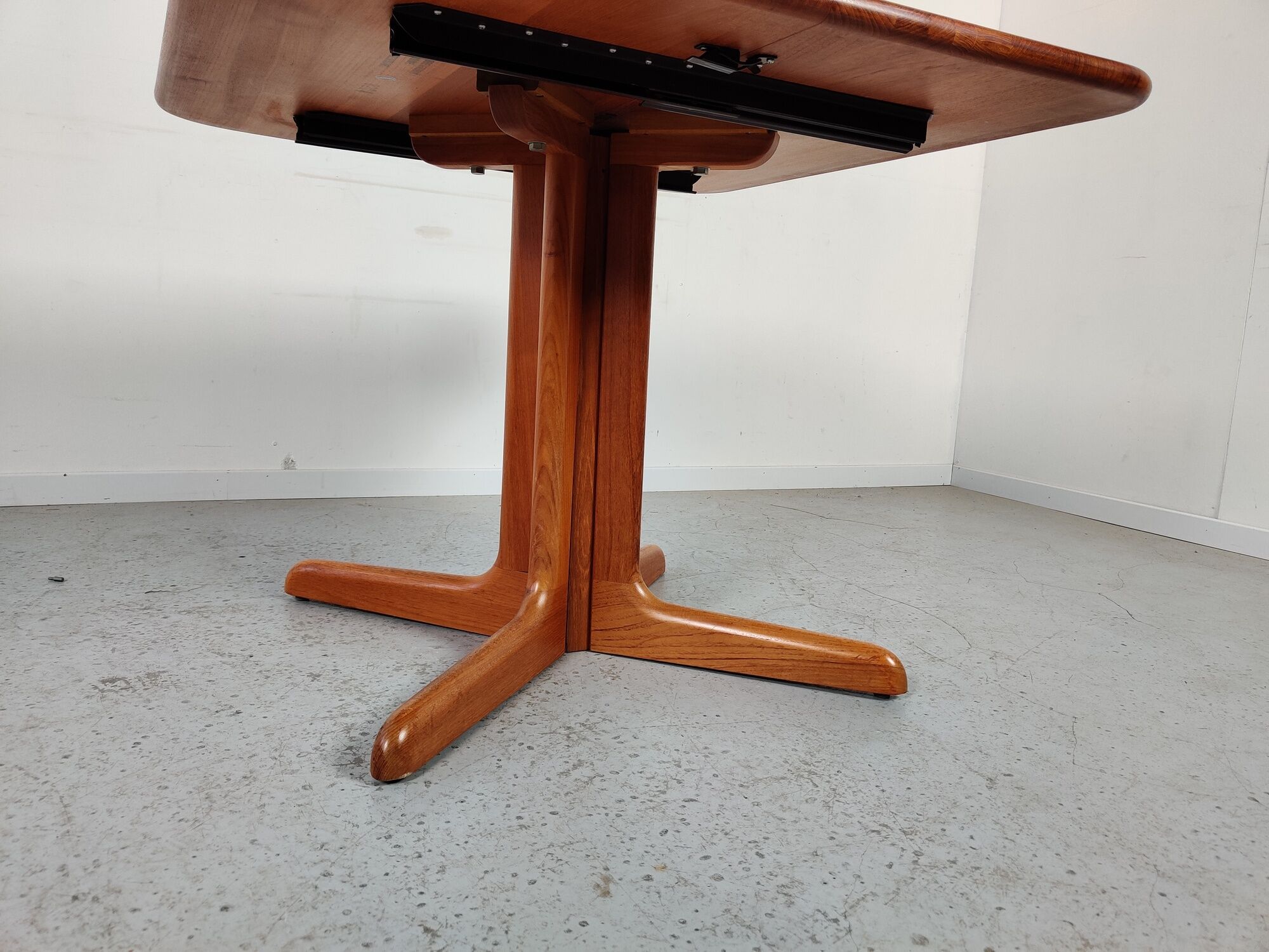 Dining table with teak extensions by Niels Möller, Dänemark 60s/70s