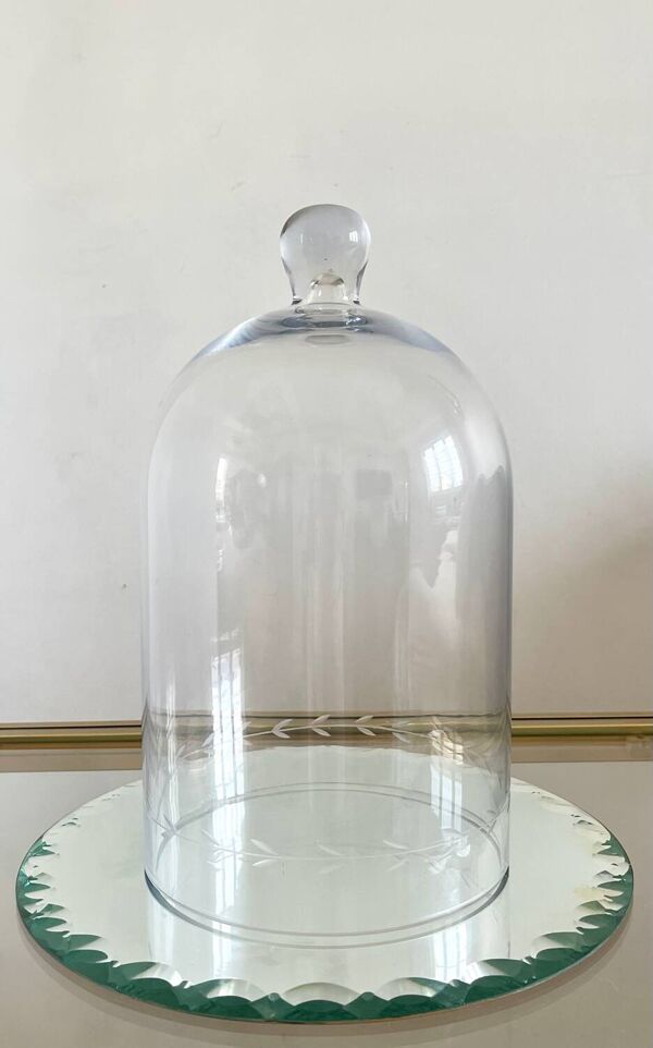 Cloche ancienne et son plateau