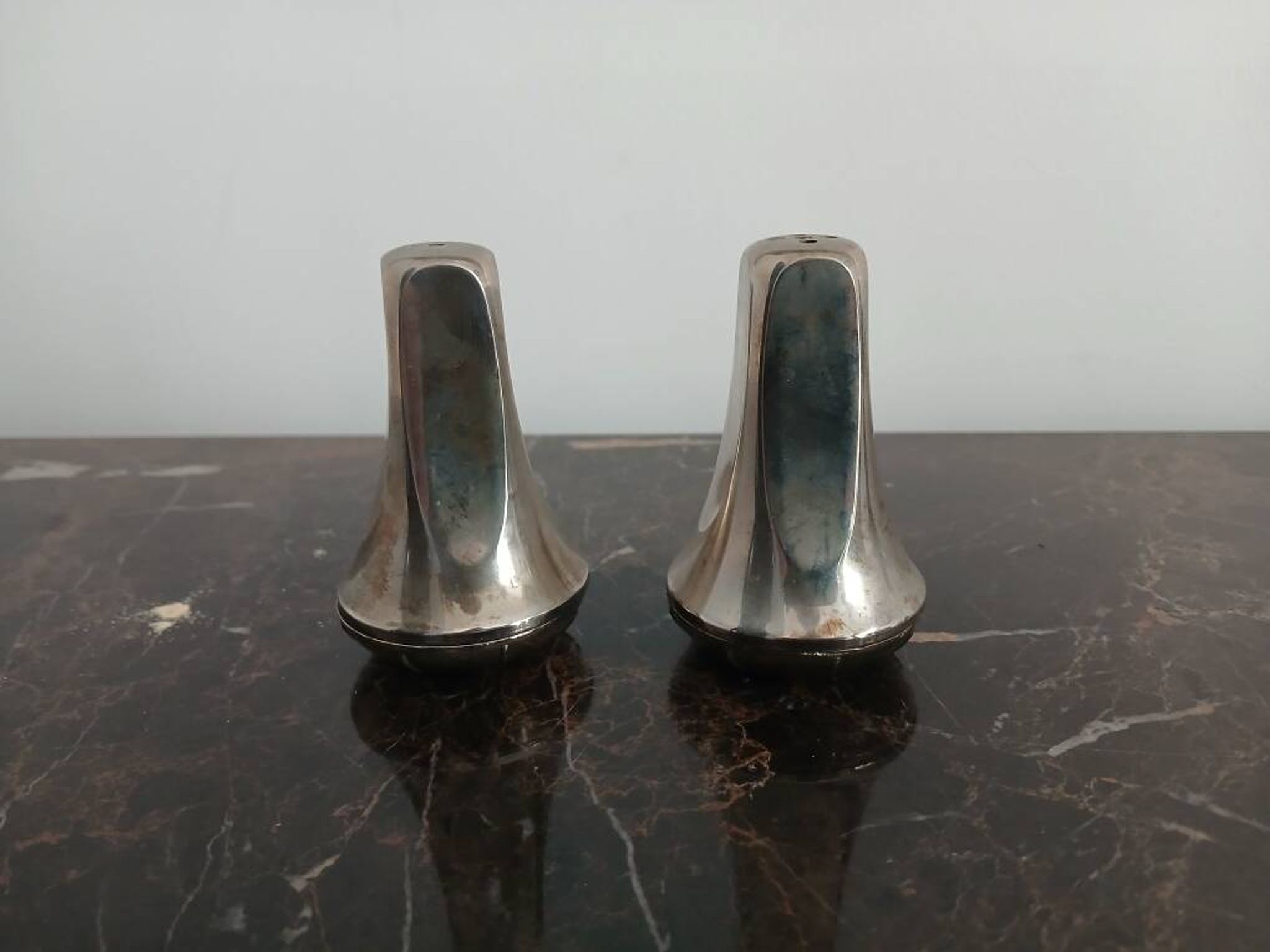 salière et poivrier en métal argenté - époque Art déco