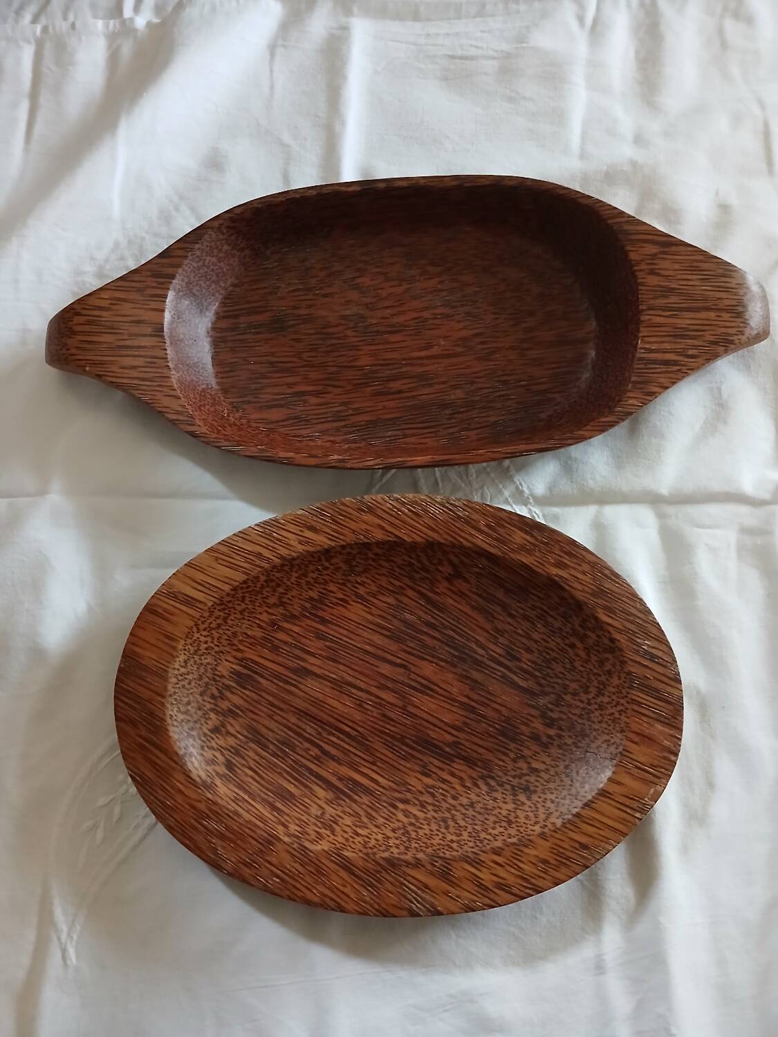 2 coconut wood dishes
