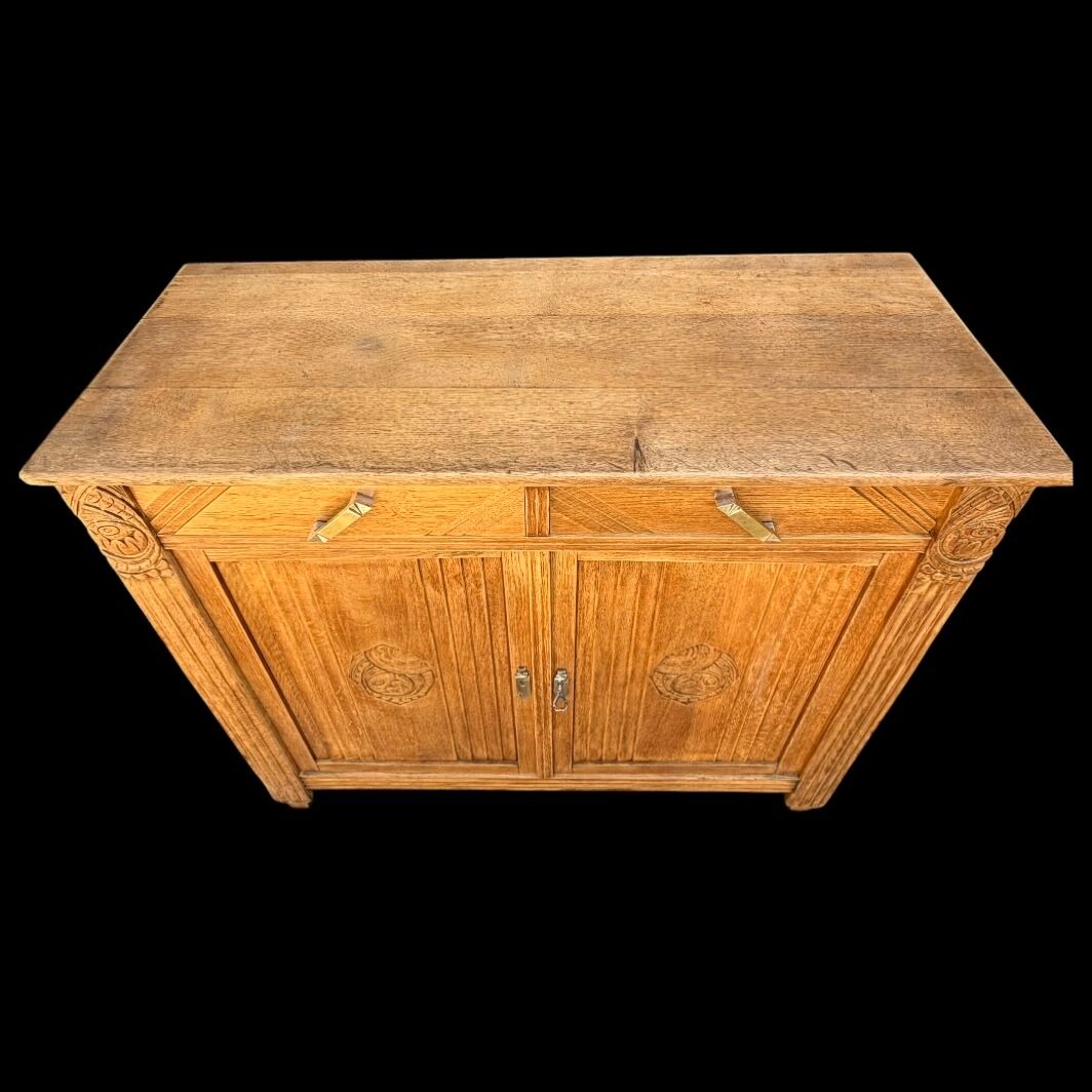 Art Deco buffet in raw and solid oak, 1935.