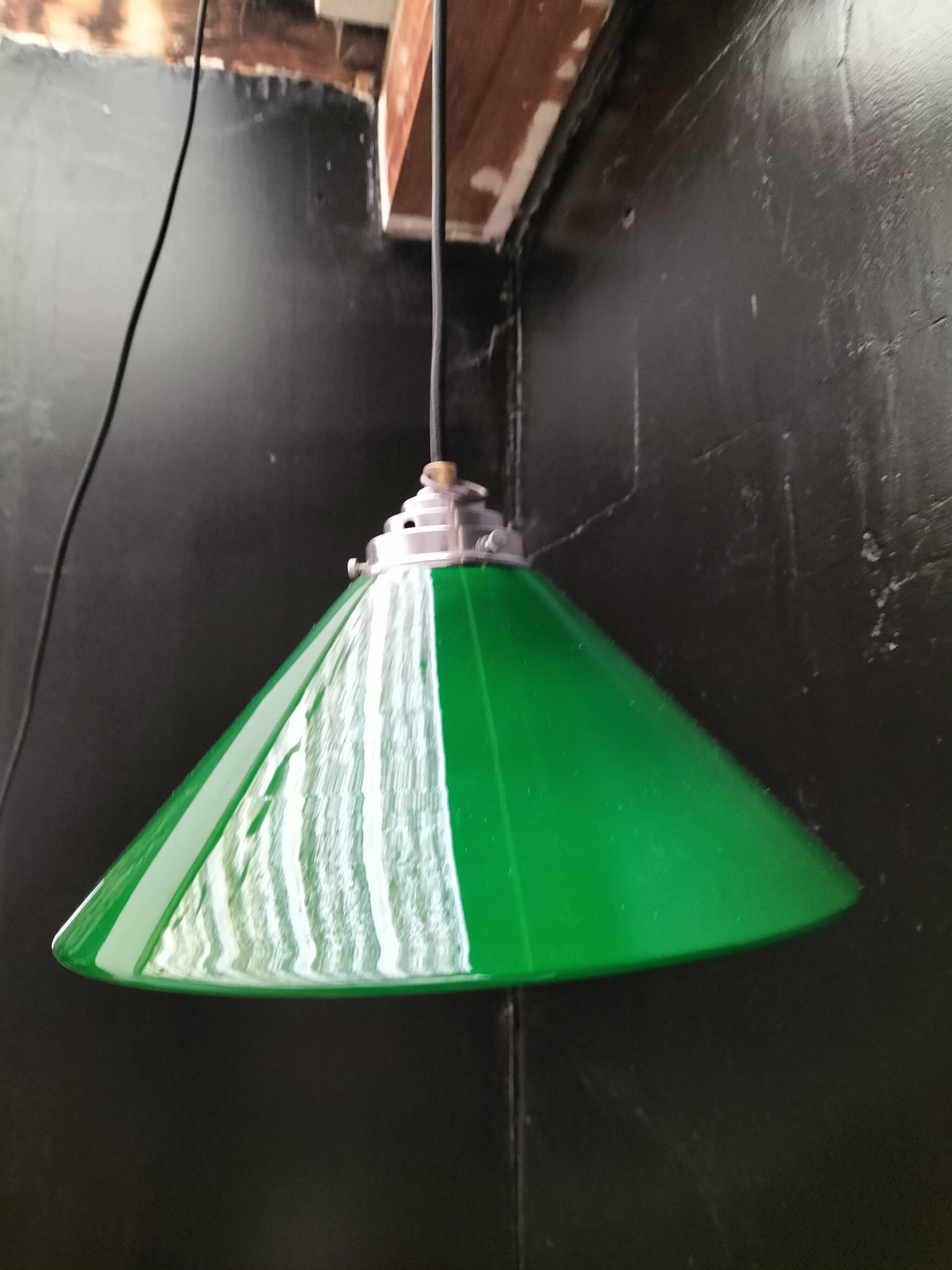 Green opaline cone suspension