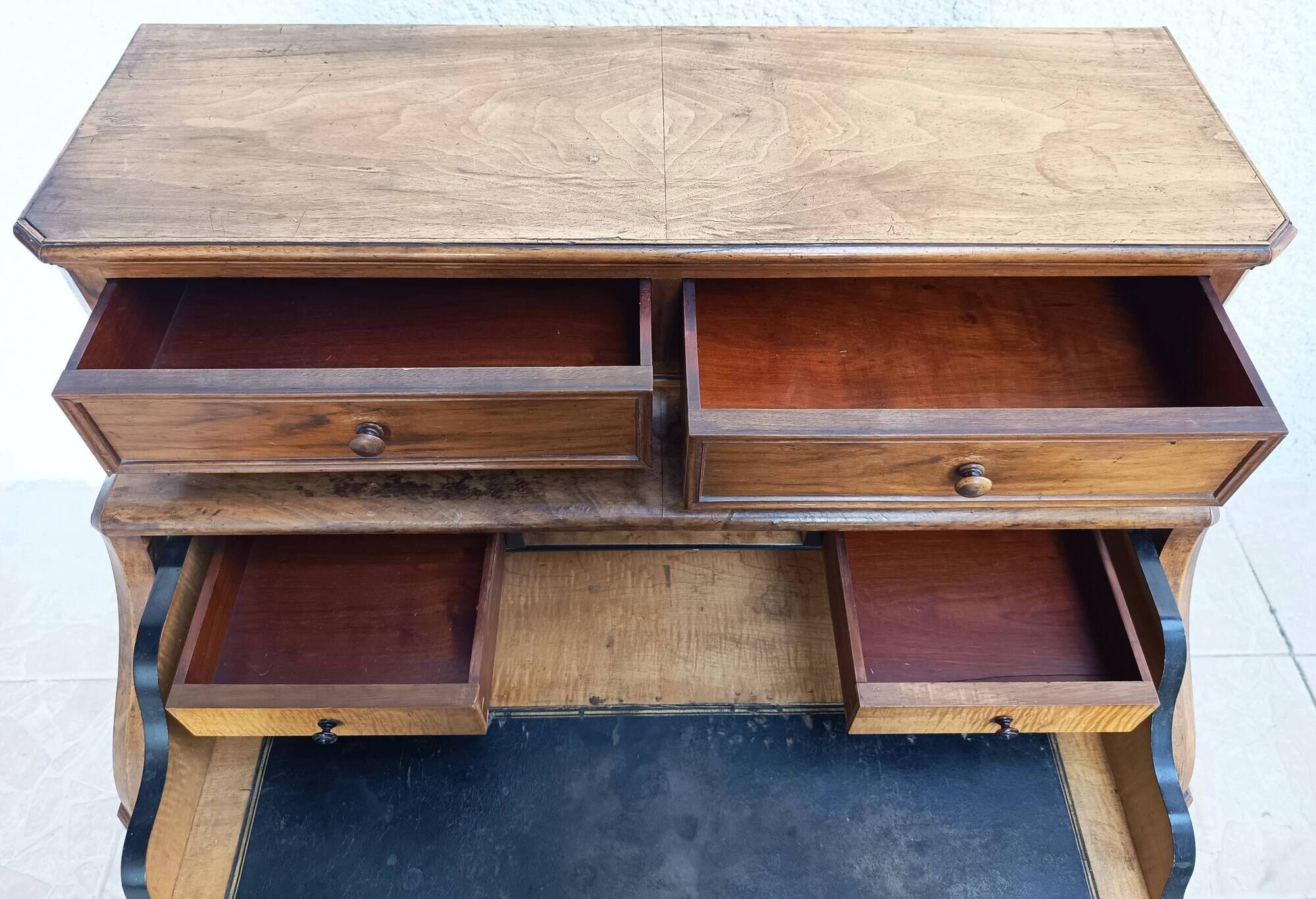 Louis XV slant-top desk in walnut, 19th century.