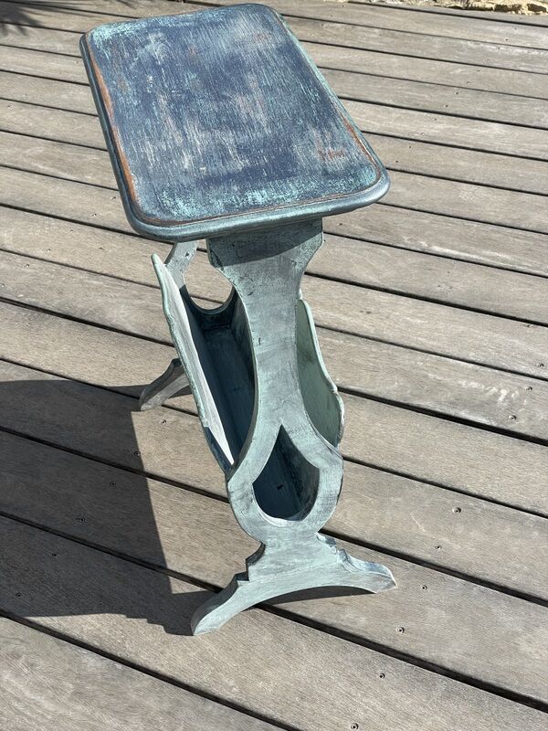 Pettie console magazine holder