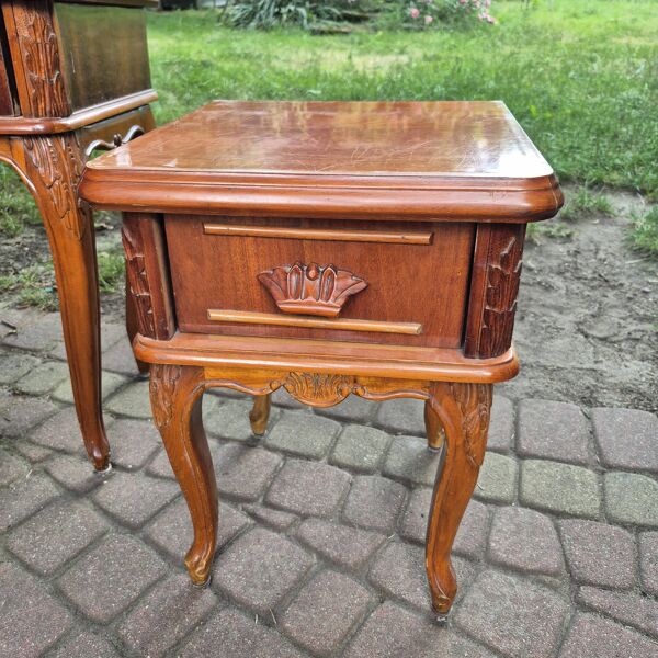 Ensemble de chambre à coucher complet de style Louis XV en 4 pièces - Coiffeuse, tables de nuit, tabouret -