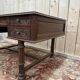 Bureau plat en chêne massif de style Renaissance