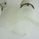 Ancienne paire d'appliques murales en porcelaine et tulipe en verre