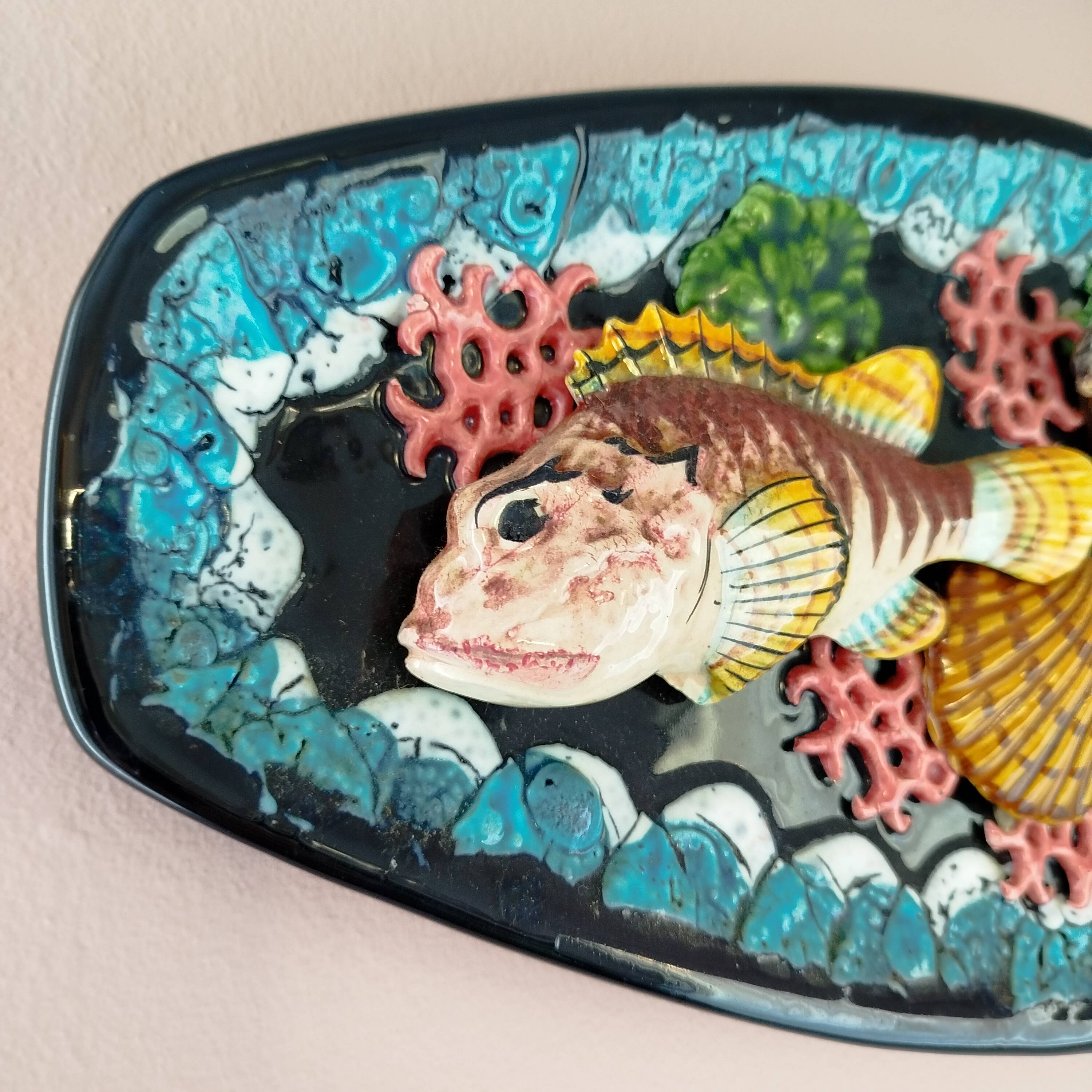 Dish with fish and shells relief decoration