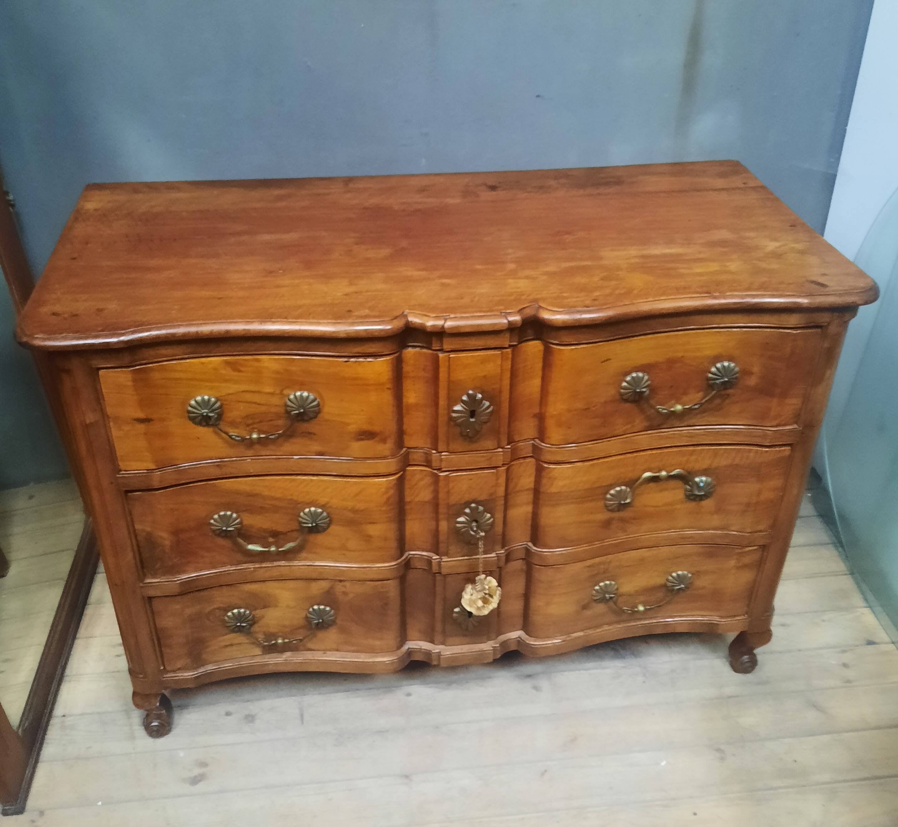 Crossbow commode from the eighteenth century.