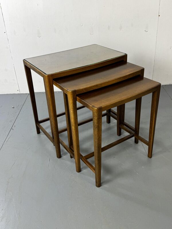 Ensemble de tables gigognes vintage danoise moderniste du milieu du siècle, années 1960, ensemble de 3.