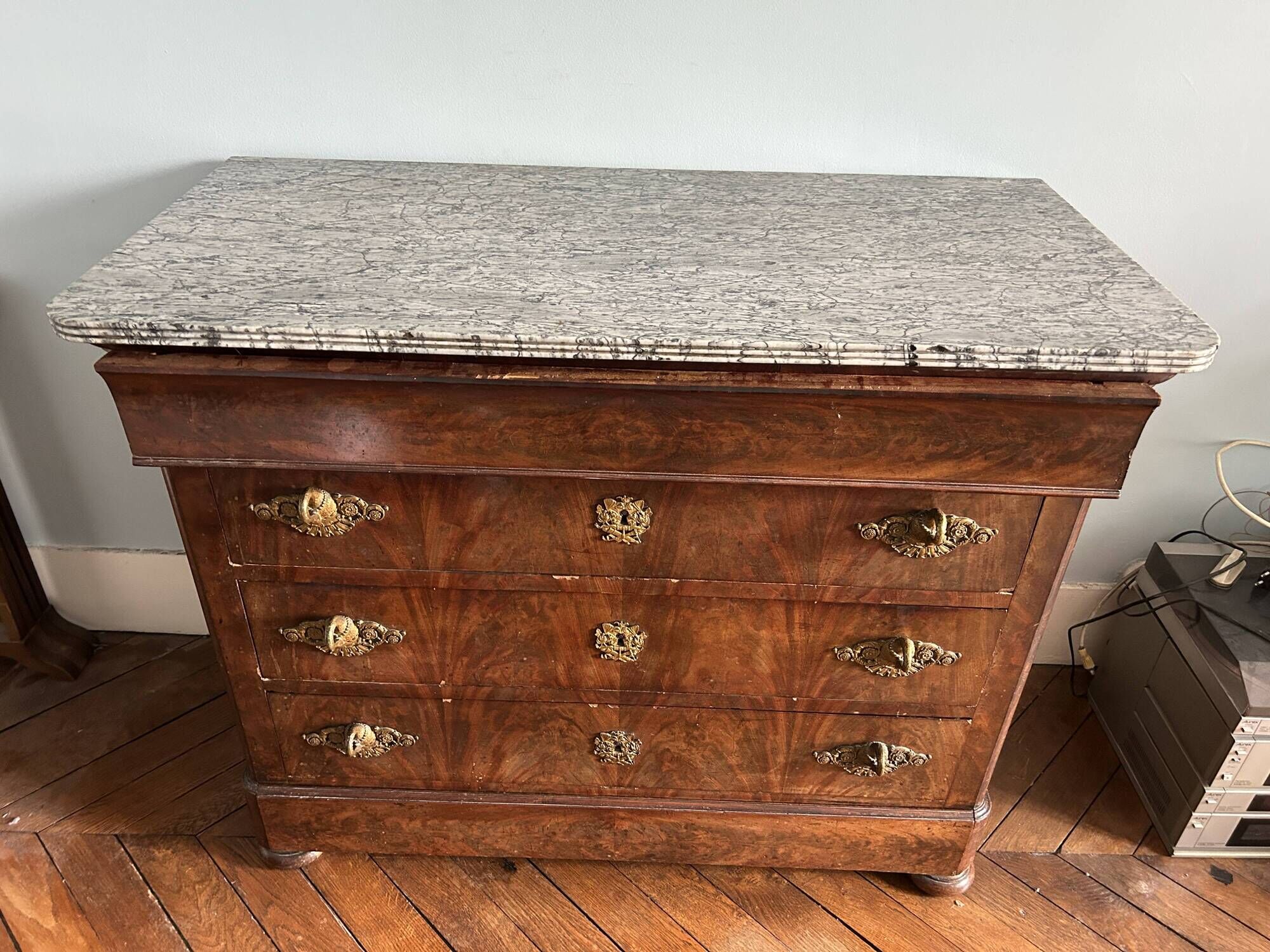 Louis-Philippe chest of drawers in mahogany, thick marble top – 19th century