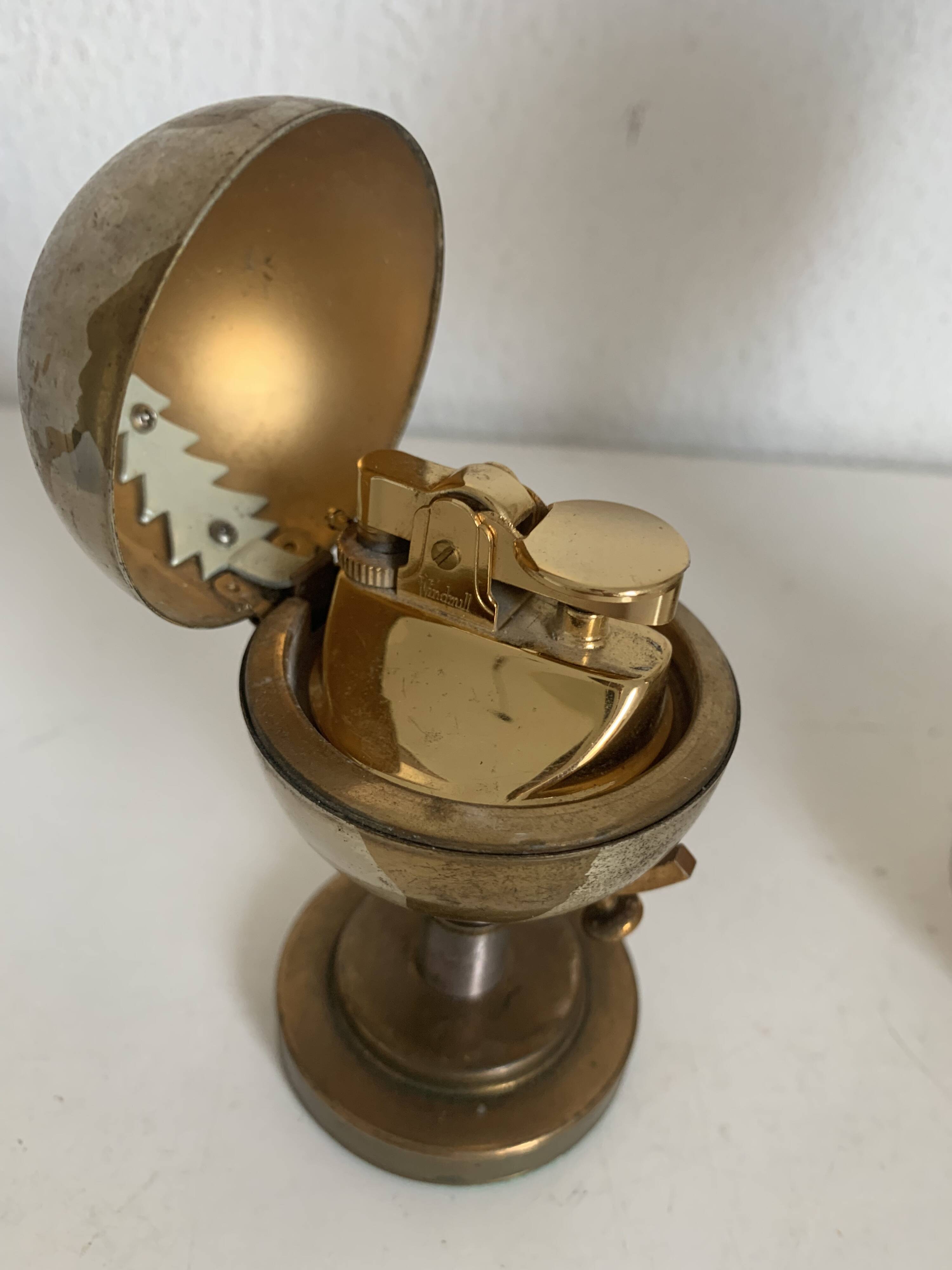 Vintage 1960s world map cigarette holder lighter dispenser - 21 x 11 cm