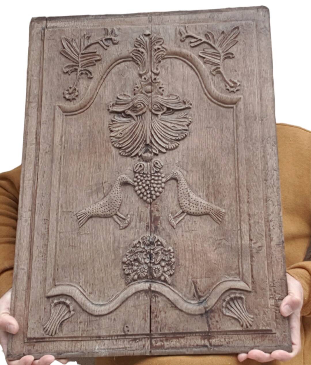 Panel, bas relief in natural wood, 18th century period