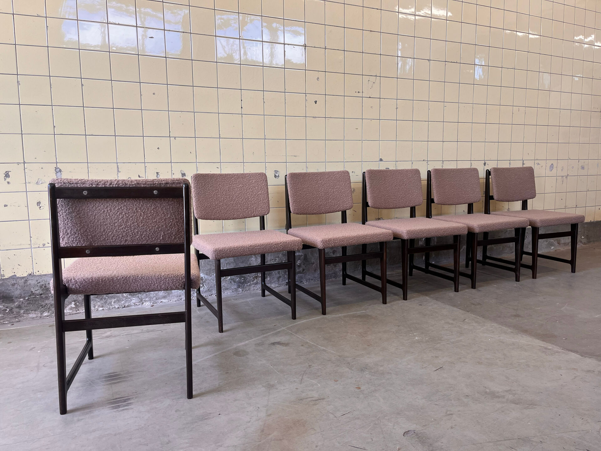 Ensemble de six chaises de salle à manger belges