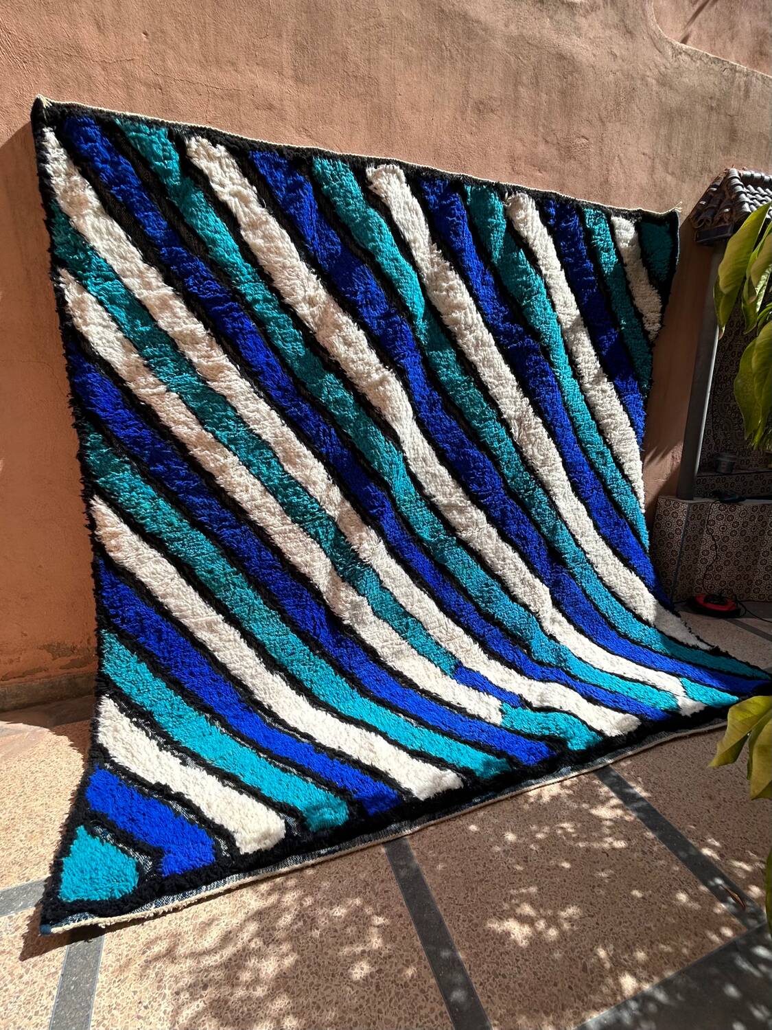 Tapis marocain en laine bleue