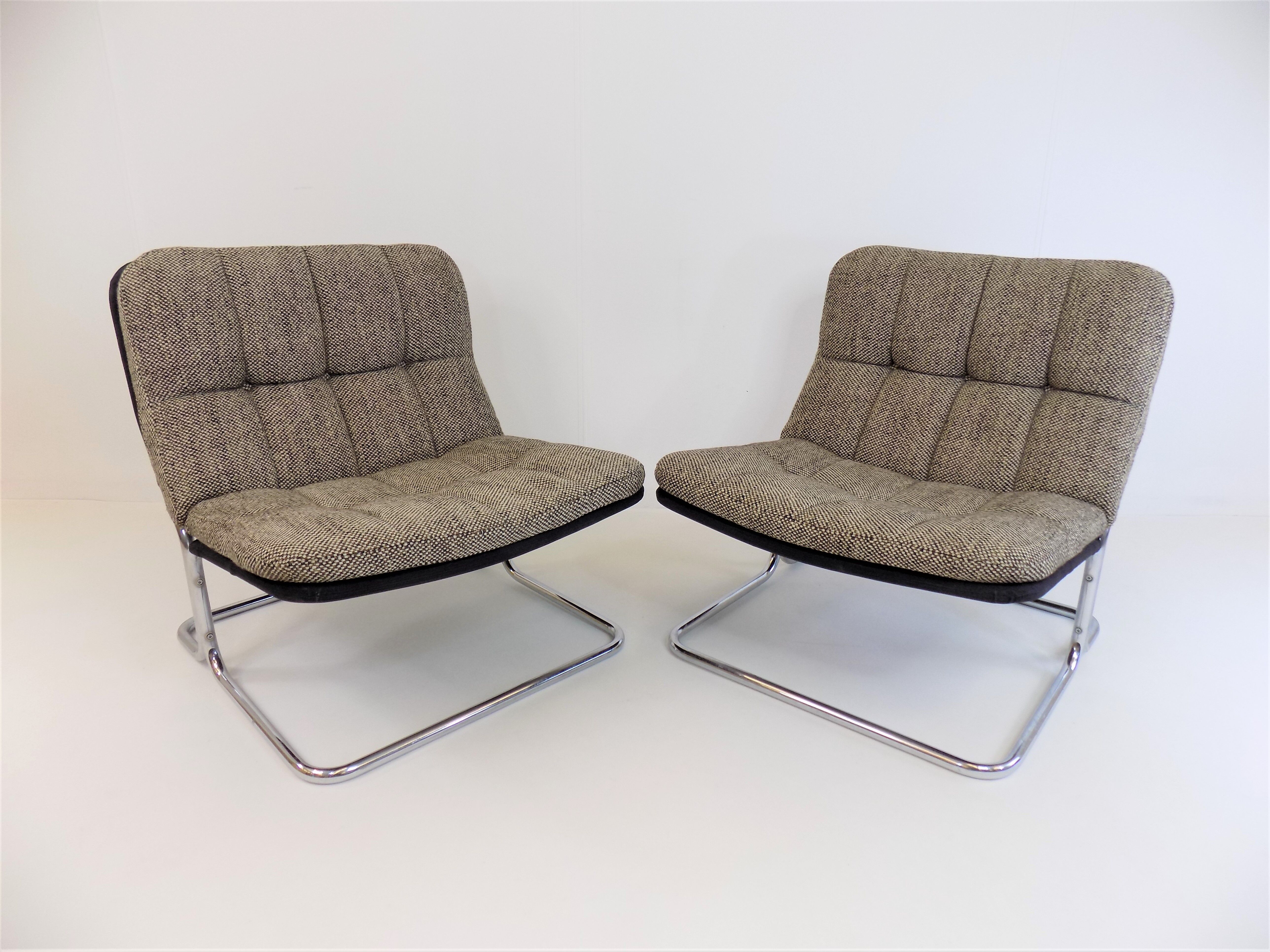 DUX International lounge chair pair