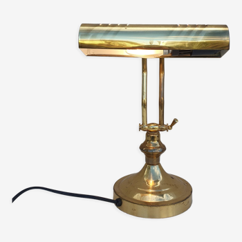 Banker's lamp to table