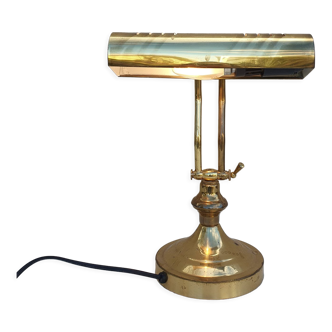 Banker's lamp to table