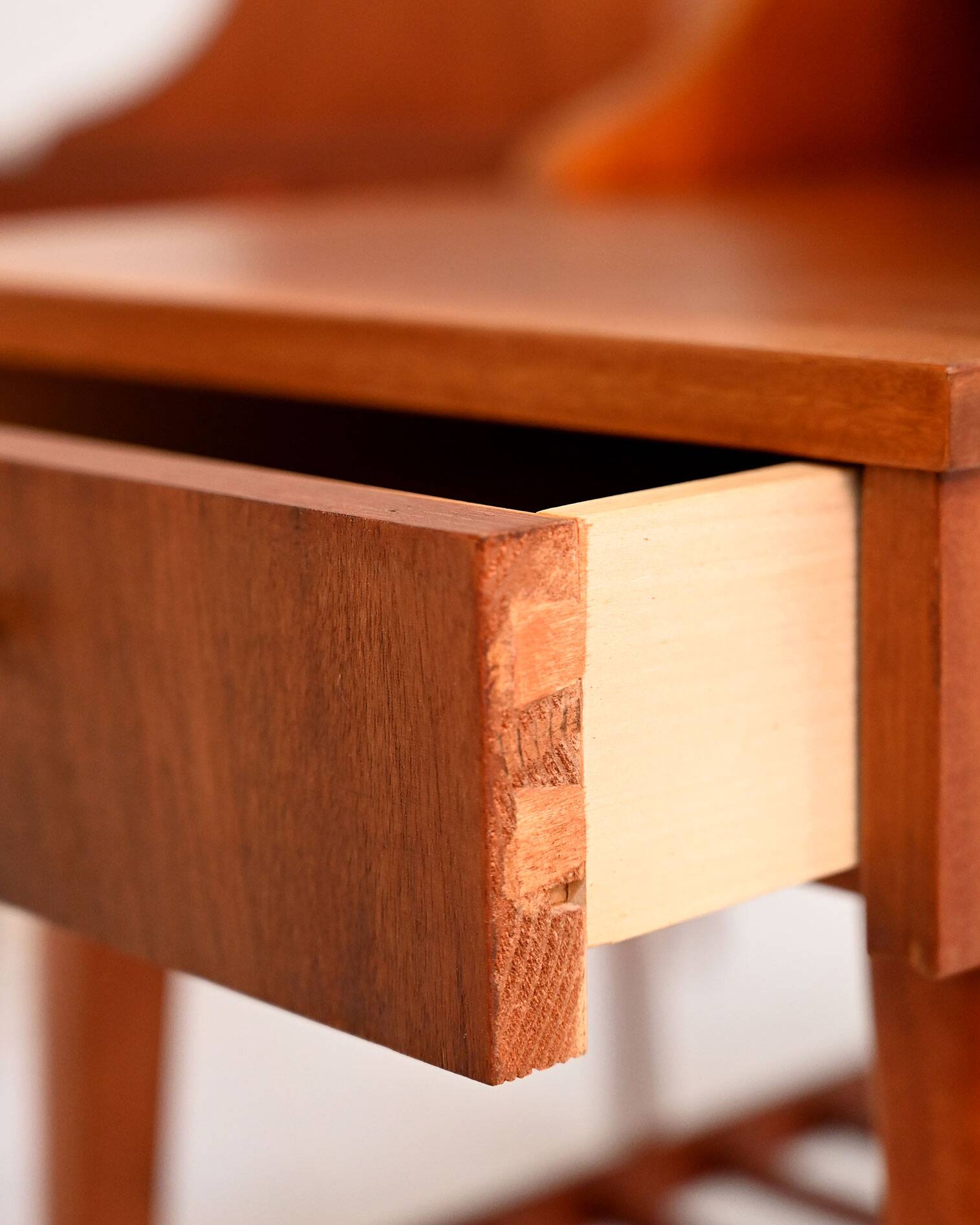 Paire de tables de chevet suédoises, années 1950