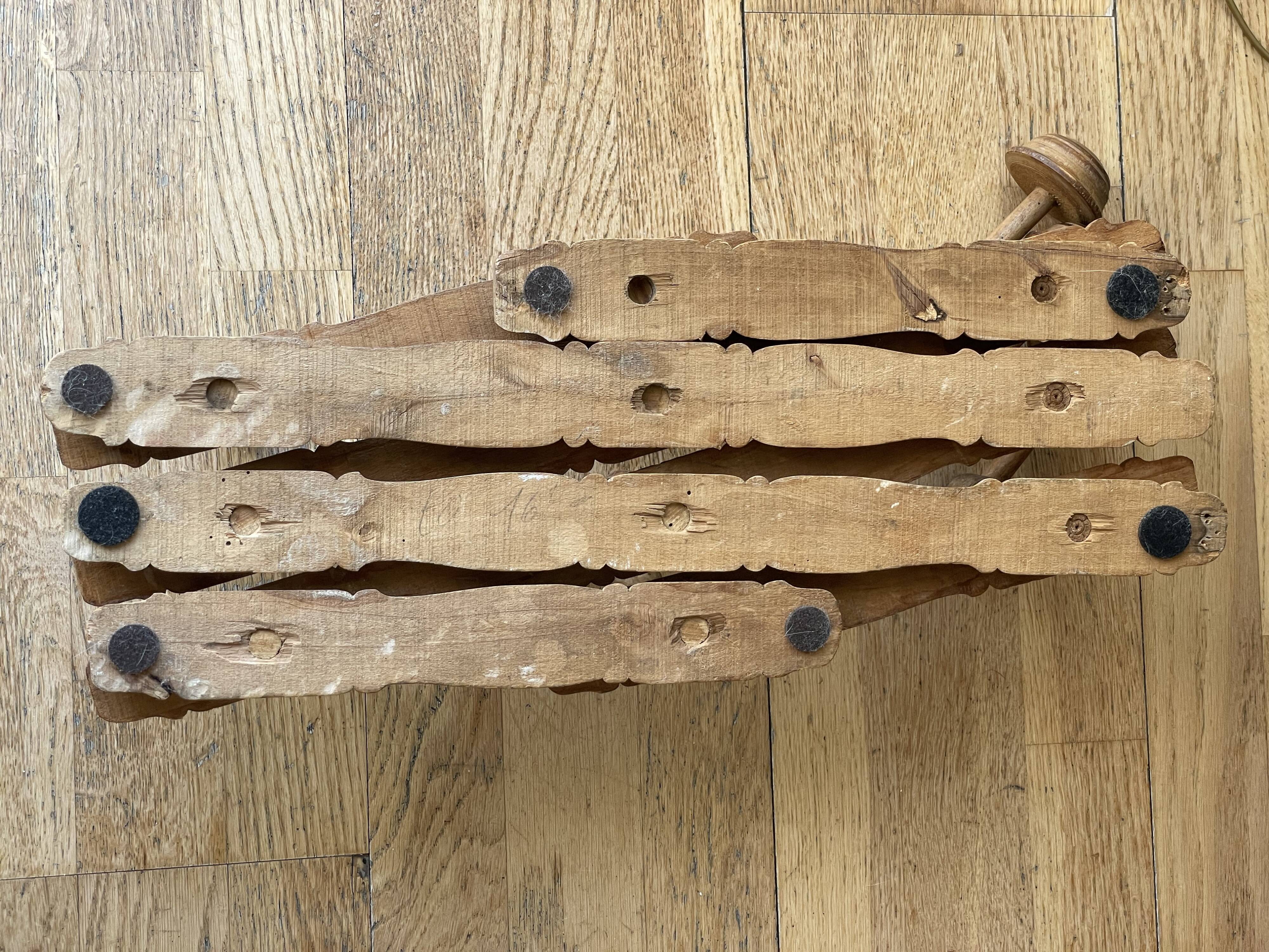 Wooden accordion coat rack