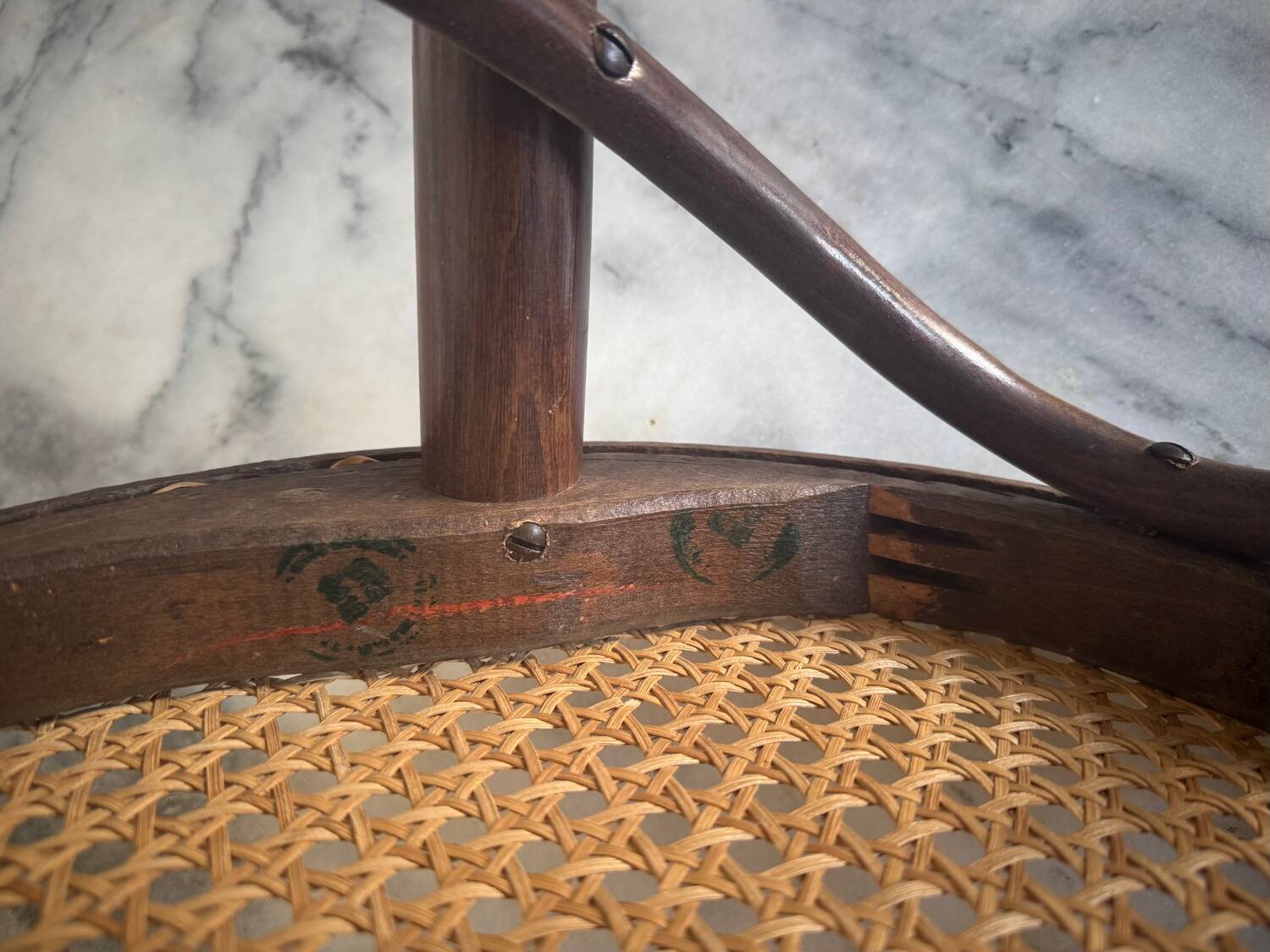 Paire de chaises bistrot en bois et cannage