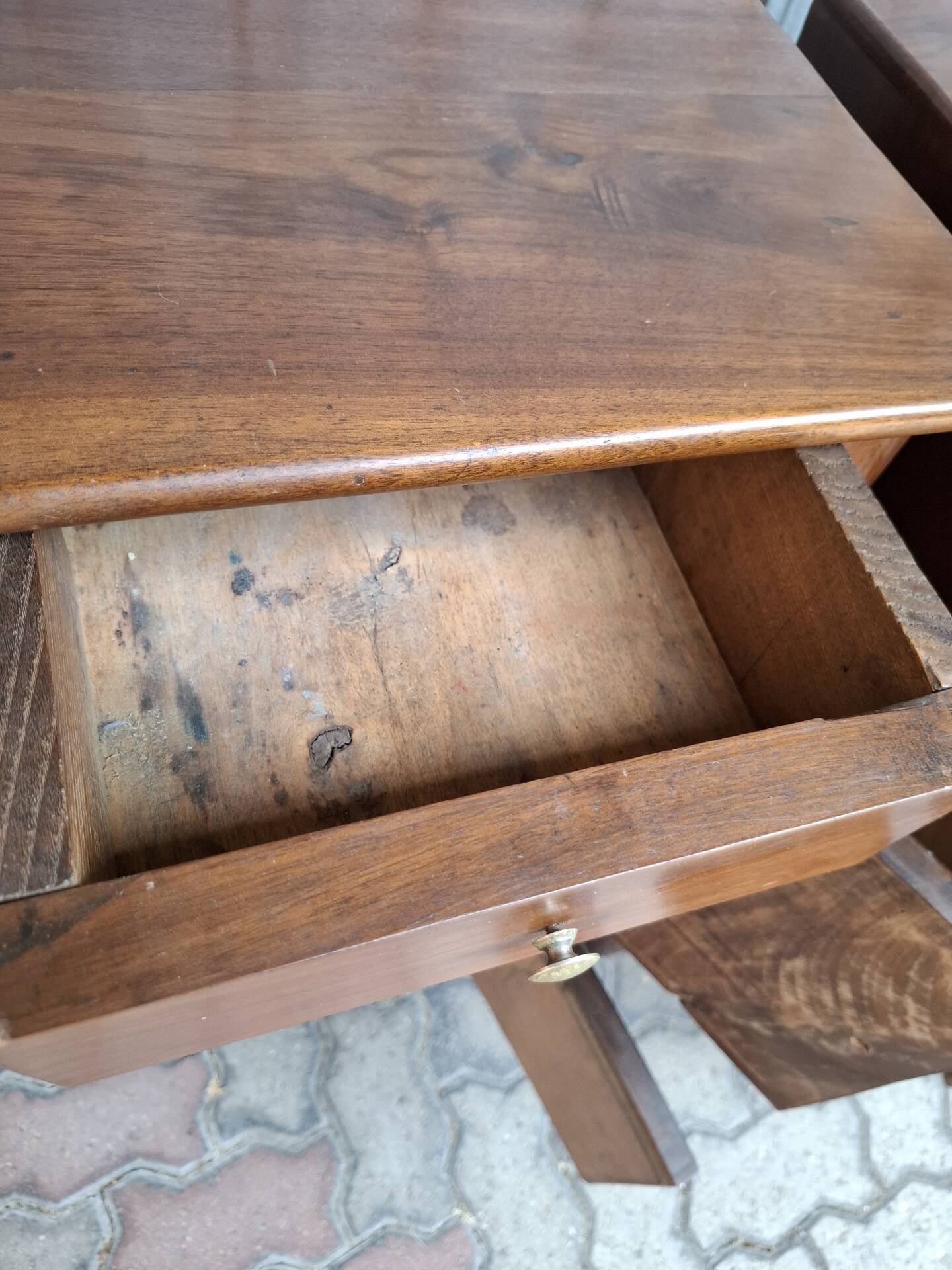 Pair of bedside commodes in walnut. Italy circa 1700s