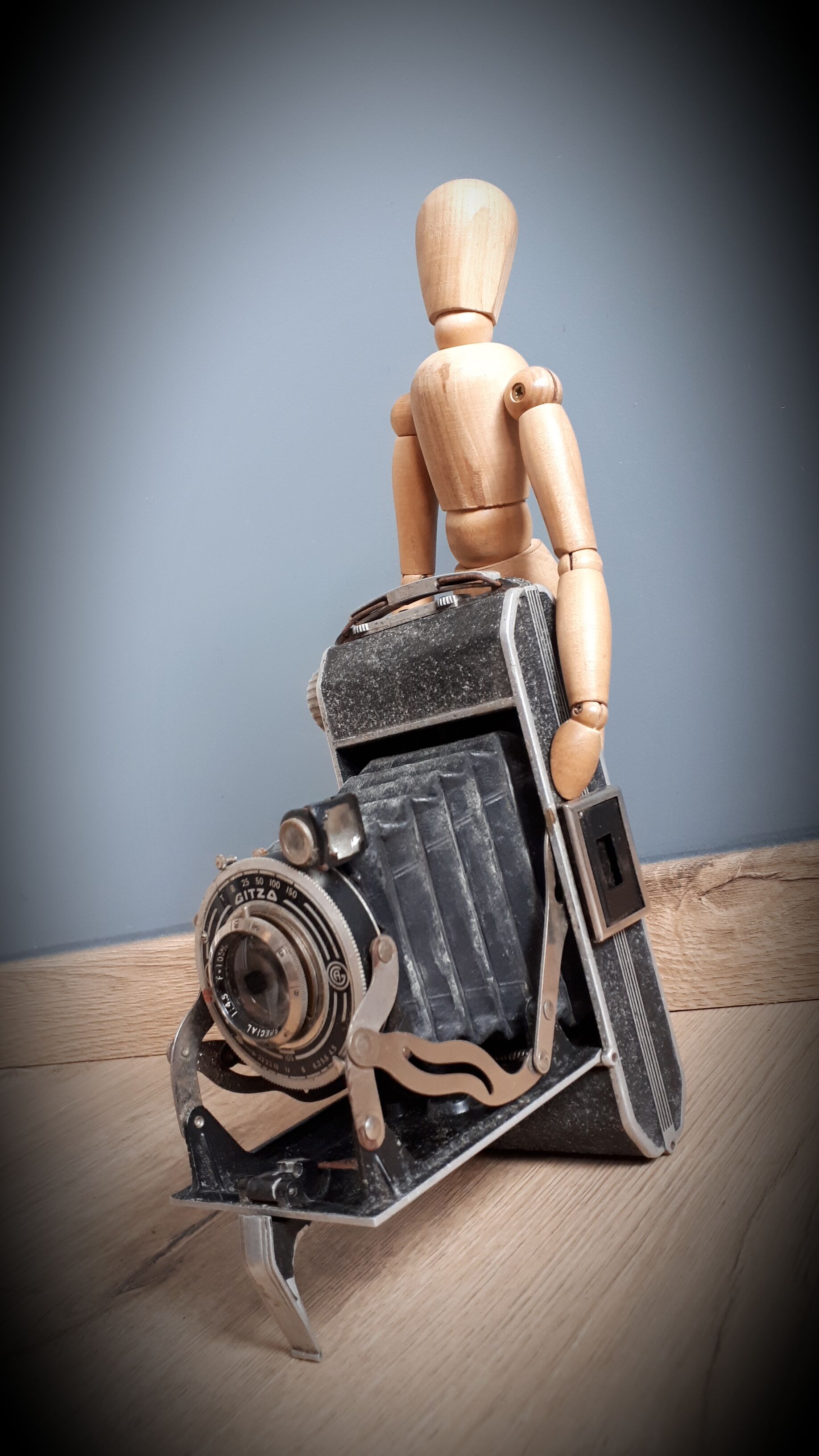 Old Pontiac bellows camera