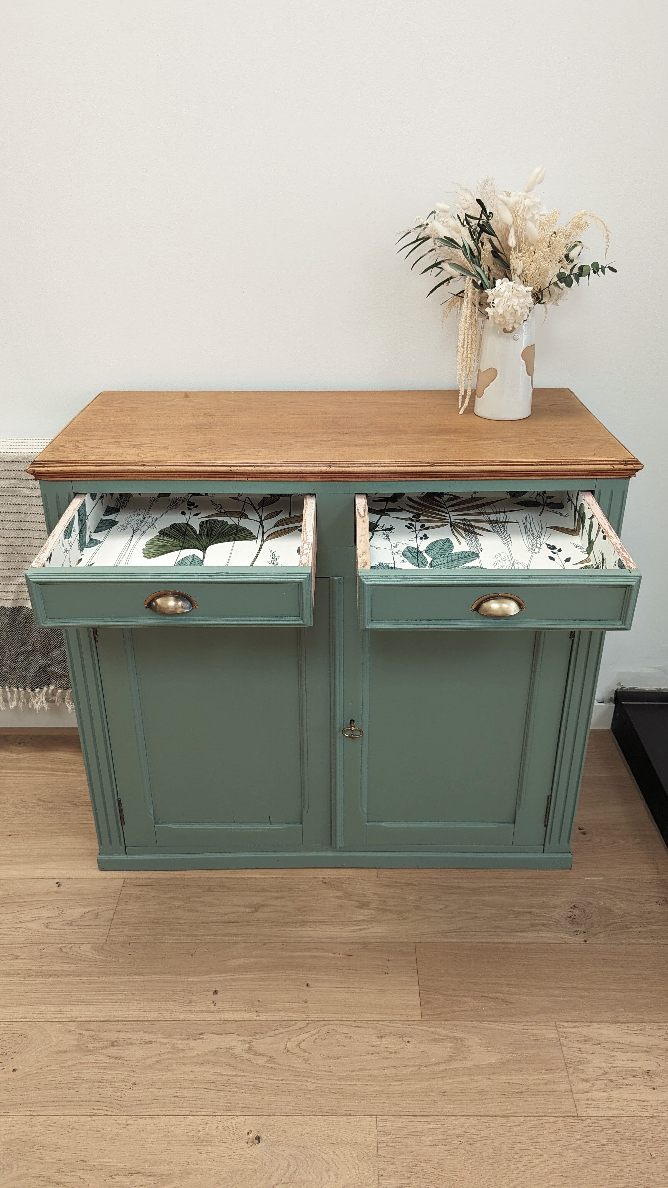 Parisian sideboard green of gray