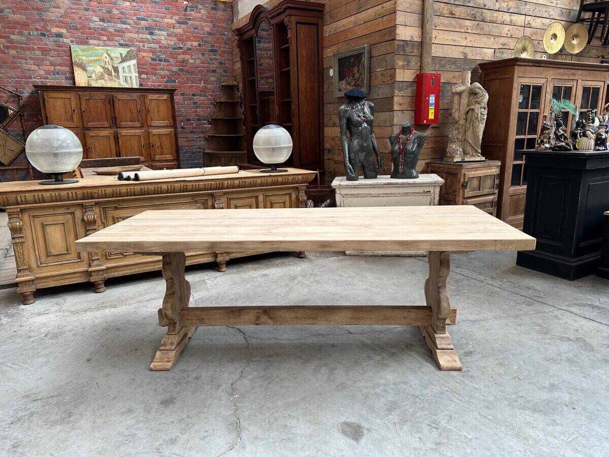 Monastery-style table in solid oak.