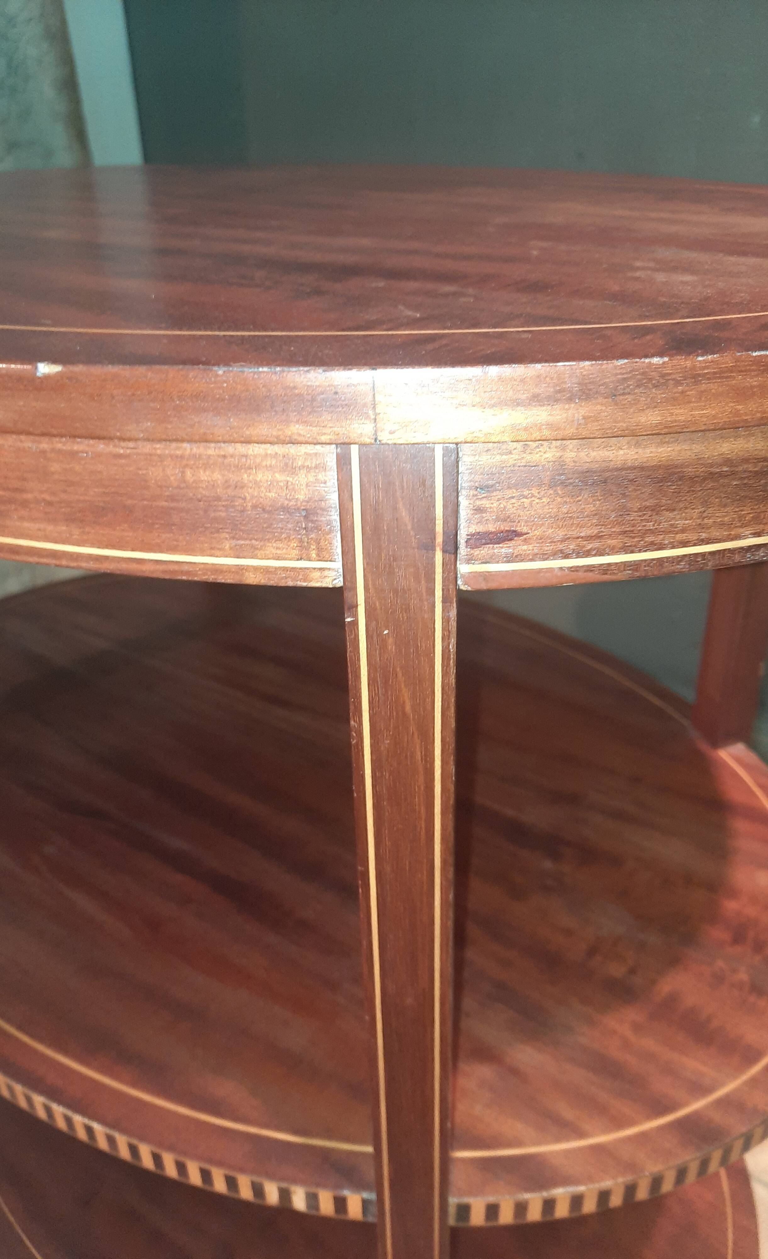 Oval gueridon with 3 trays