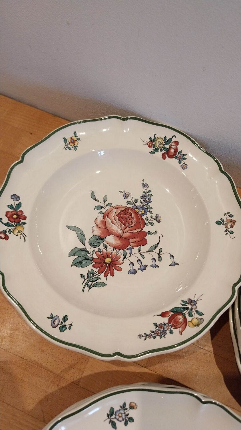 10 vintage Villeroy & Boch plates with flowers