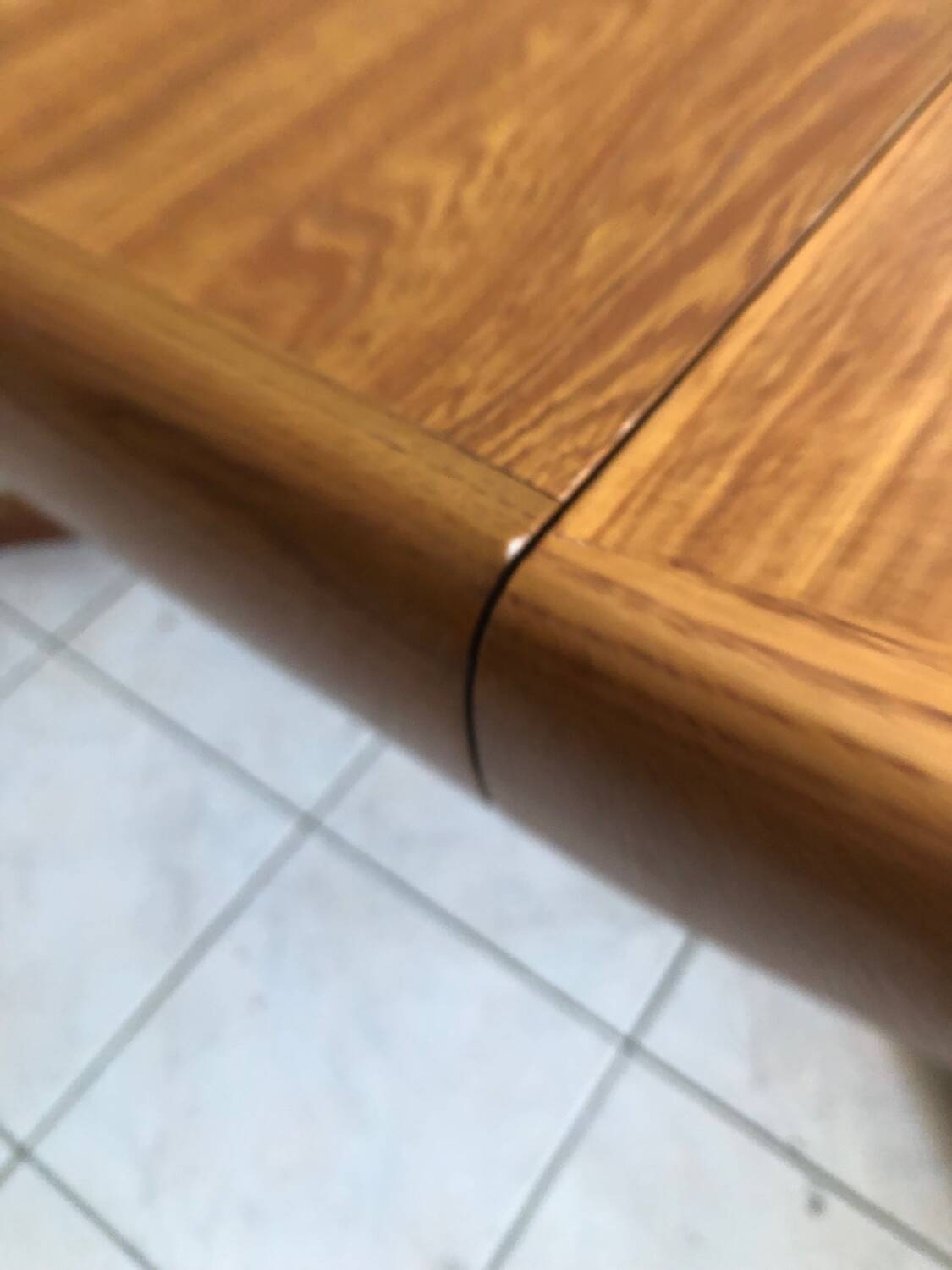 Baumann extendable round table